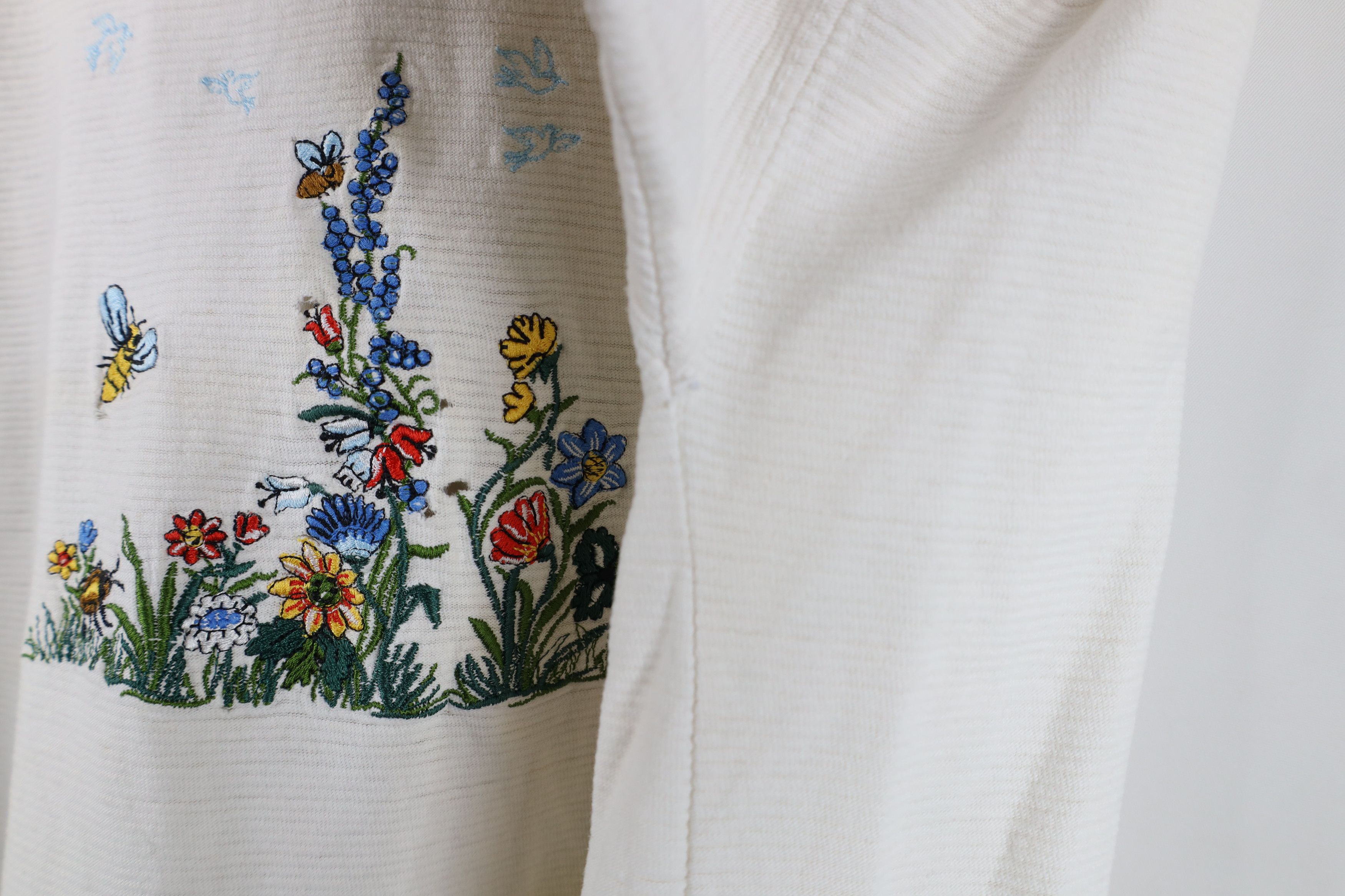 Vintage Vintage 90s Streetwear Canada Bees Flower Ribbed T-Shirt Size L / US 10 / IT 46 - 13 Thumbnail