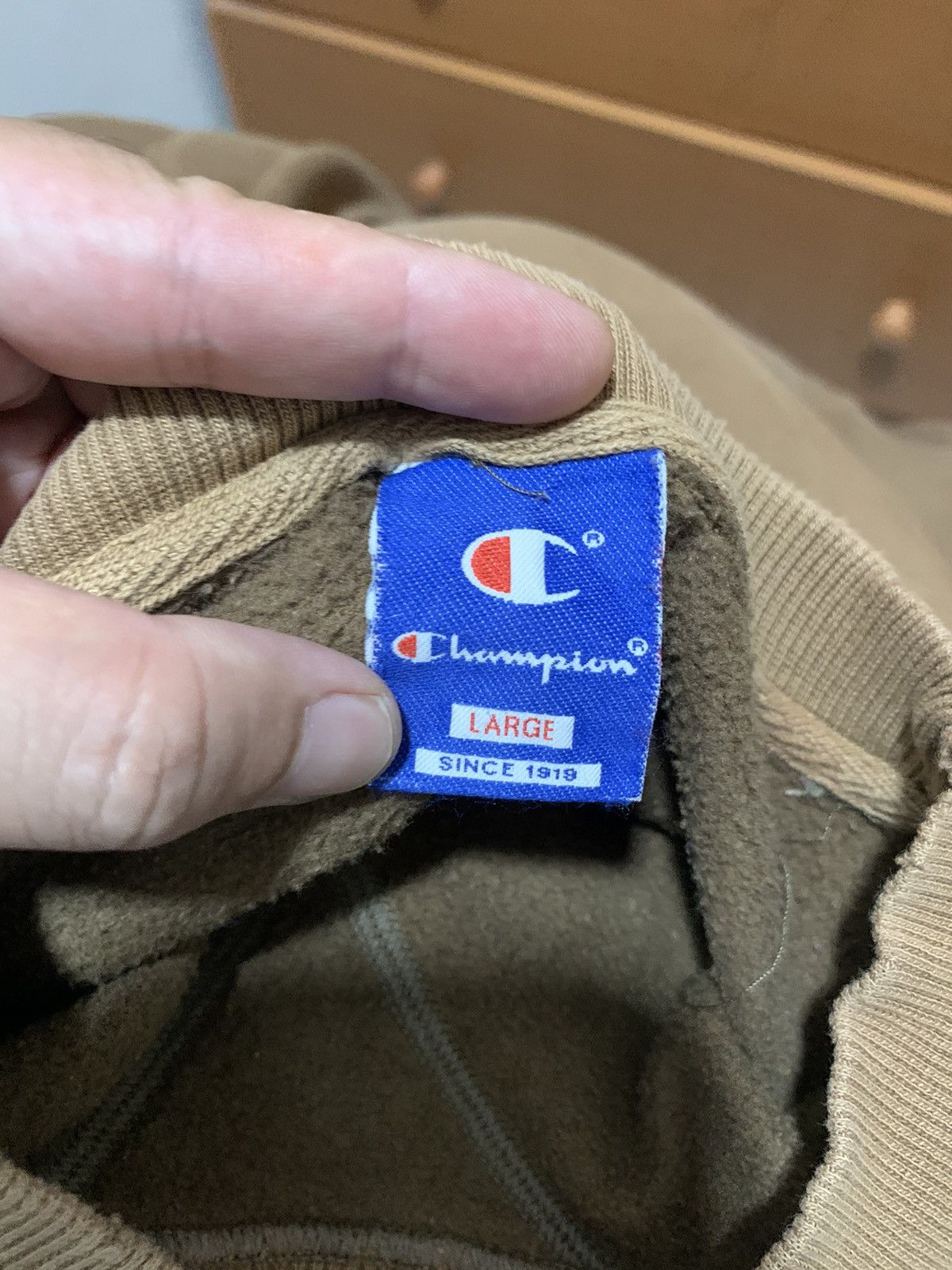 Champion Distressed Vintage Champion Crewneck Size US L / EU 52-54 / 3 - 12 Thumbnail