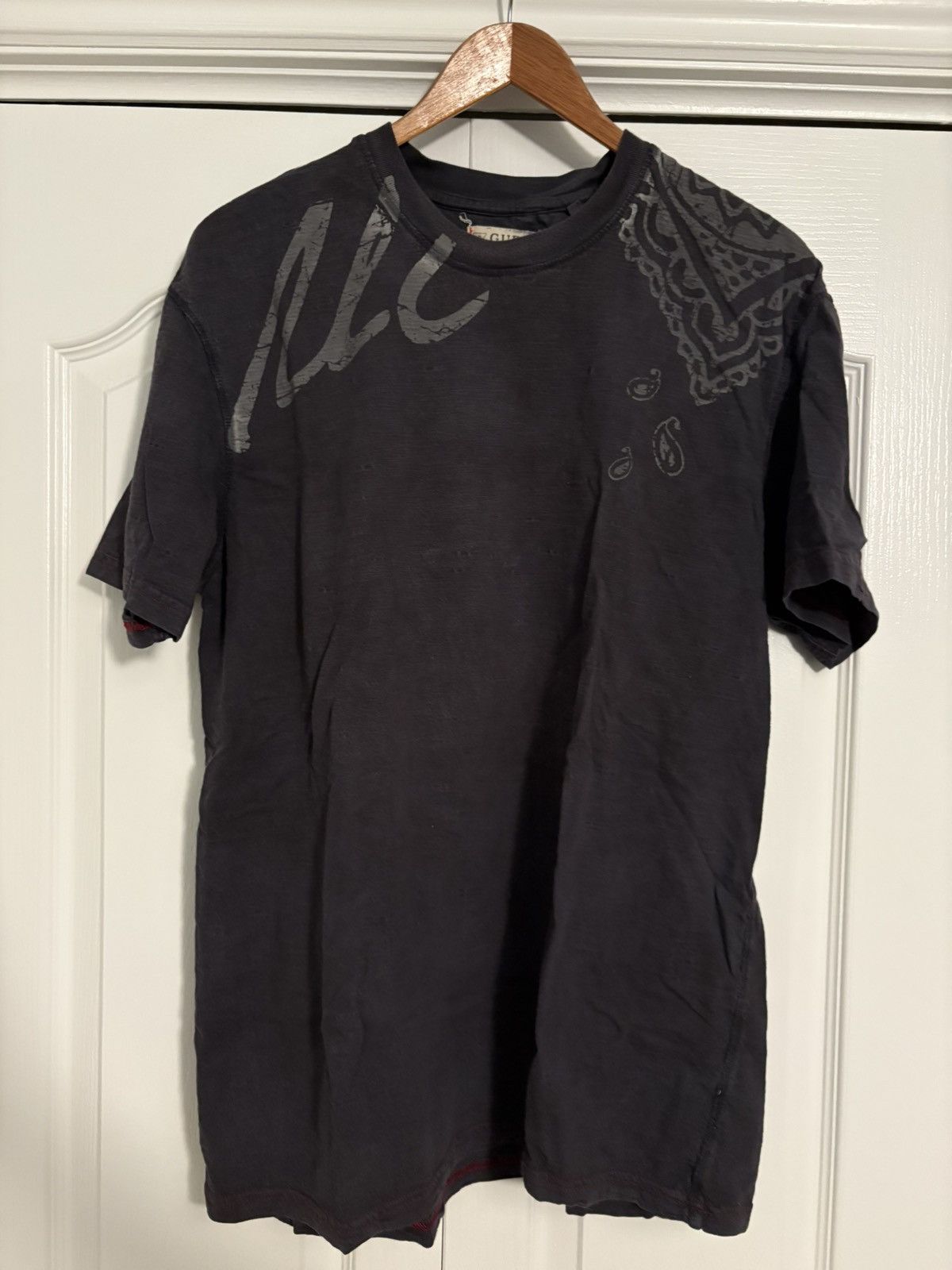 Guess Guess vintage paisley print tee Size US L / EU 52-54 / 3 - 1 Thumbnail