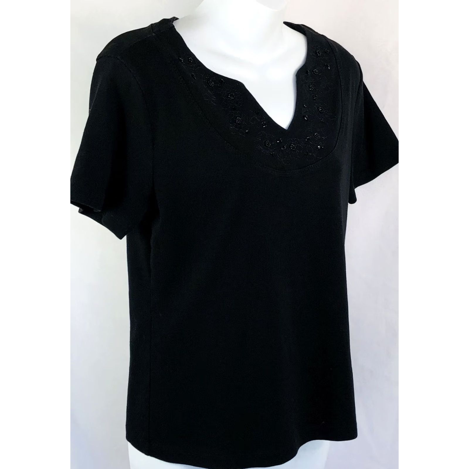 Vintage Karen Scott Black Beaded V-Neck Short Sleeve T-Shirt S Casual Womens Size S / US 4 / IT 40 - 2 Thumbnail