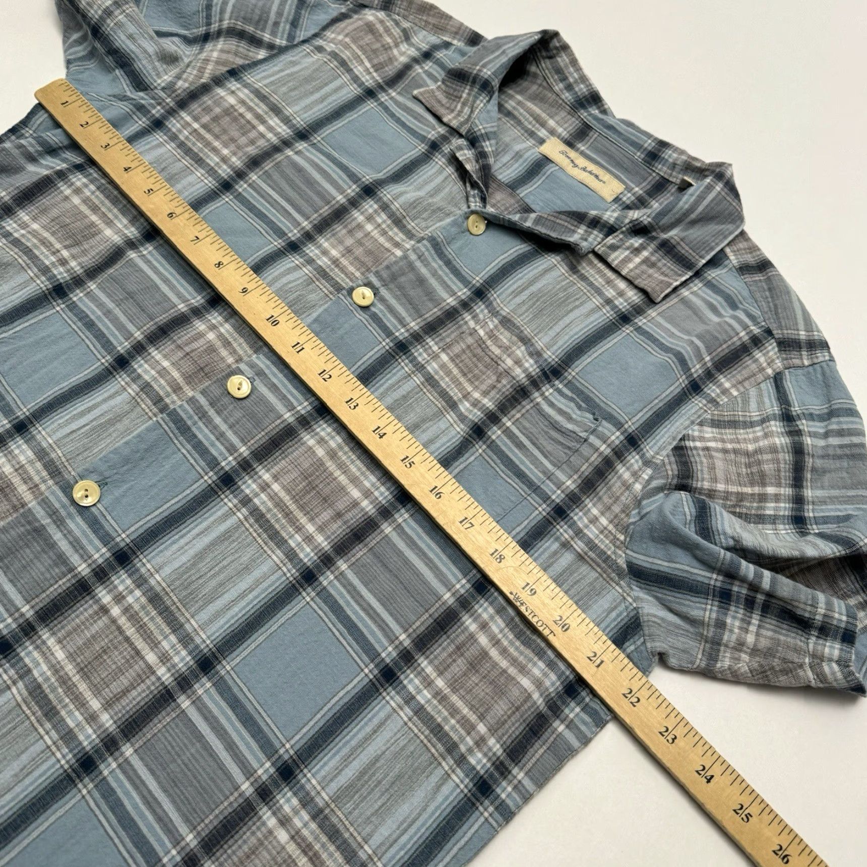 Tommy Bahama VINTAGE Tommy Bahama Mens L Silk Blend Blue Plaid Hawaiian Casual Button Up Shirt - Short Sleeve, Collared, 1 Day Handling, Bahamas, Relaxed Fit, Men Size US L / EU 52-54 / 3 - 5 Thumbnail
