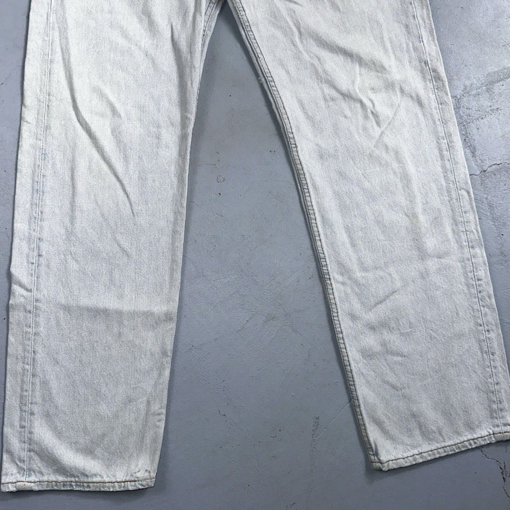 Levi's VINTAGE Levi's 501 Jeans Men 36x32 Light Wash Straight 90s USA 501 Series Classic Comfort Jeans (Light) Size US 36 / EU 52 - 3 Thumbnail