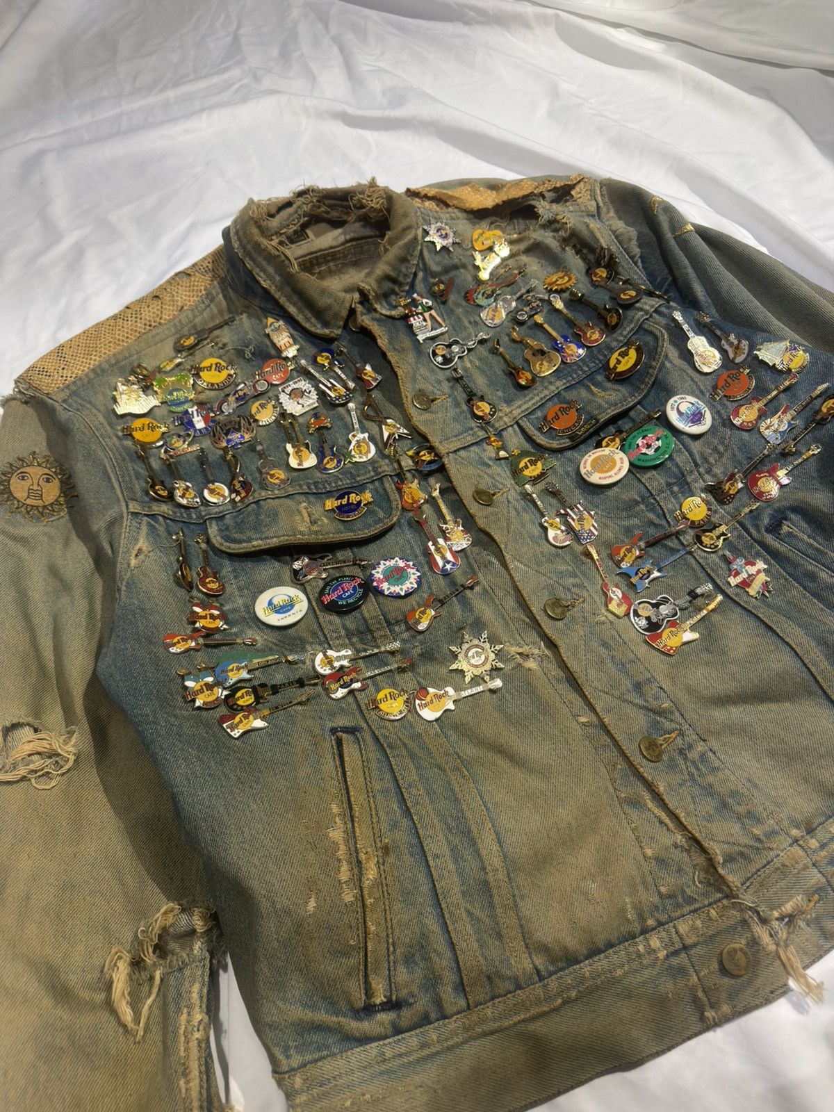 Other Vintage Lee Rider Trucker w/ 80+ Hard Rock Pins Size US L / EU 52-54 / 3 - 2 Thumbnail
