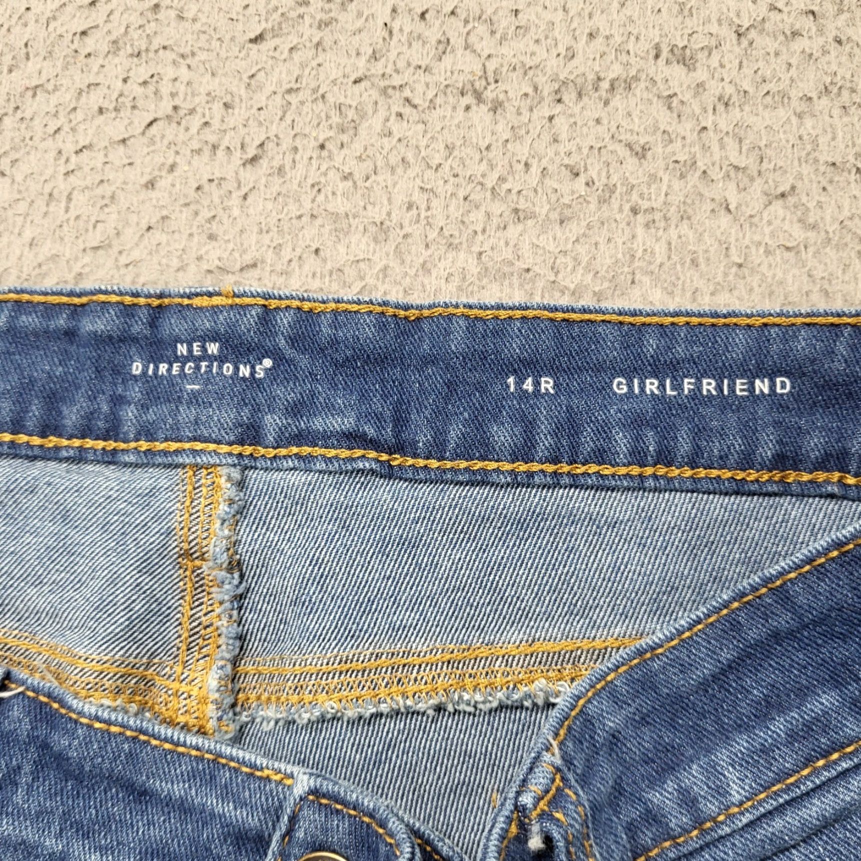 Denime New Directions Jeans Capris Women's 14 Reg Boyfriend Blue Denim Cuffed 5-Pocket Design Size 36" / US 14 / IT 50 - 2 Thumbnail
