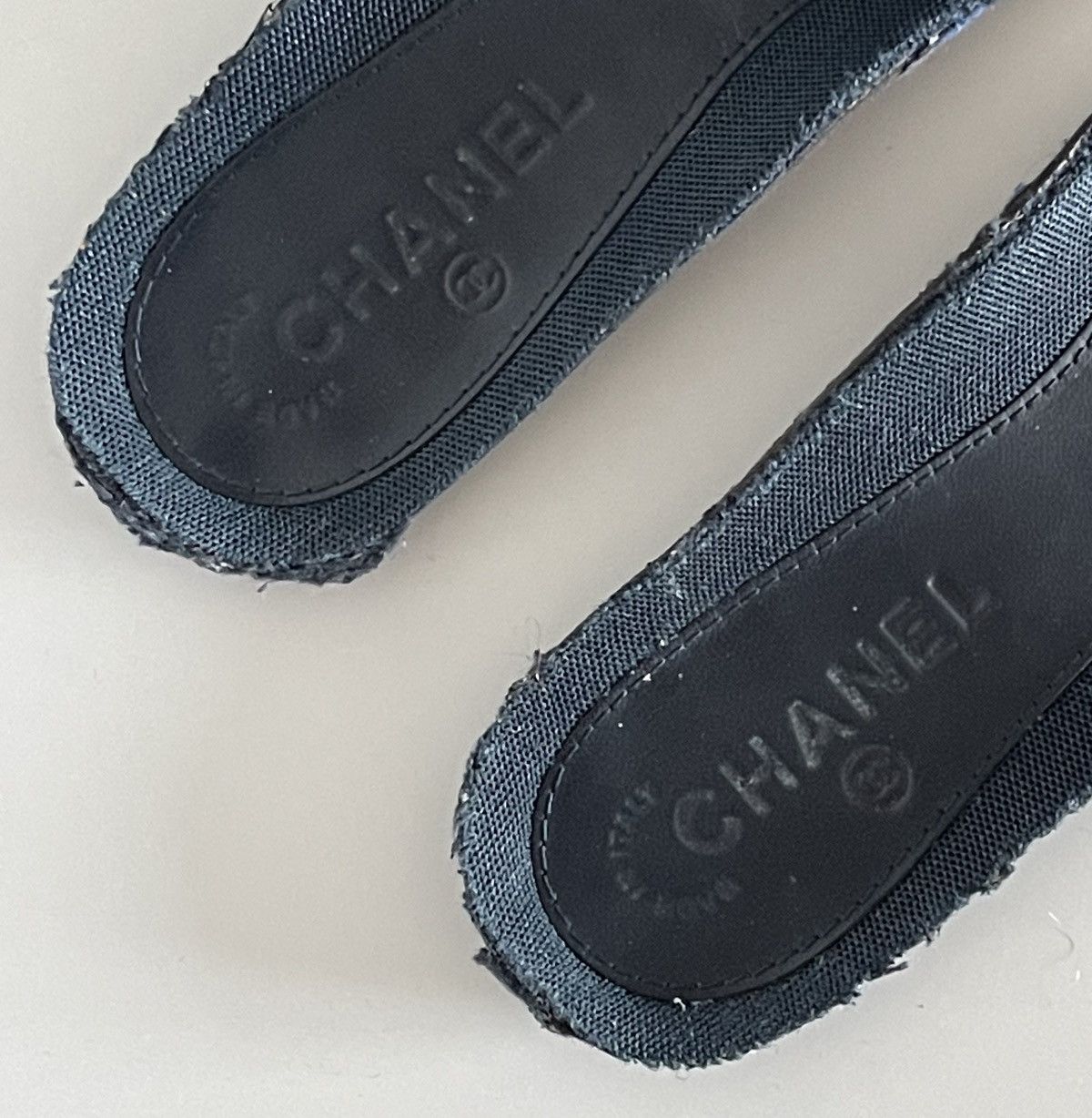 Chanel CHANEL sneakers, navy/white, size 41 Size US 8 / EU 41 - 11 Thumbnail