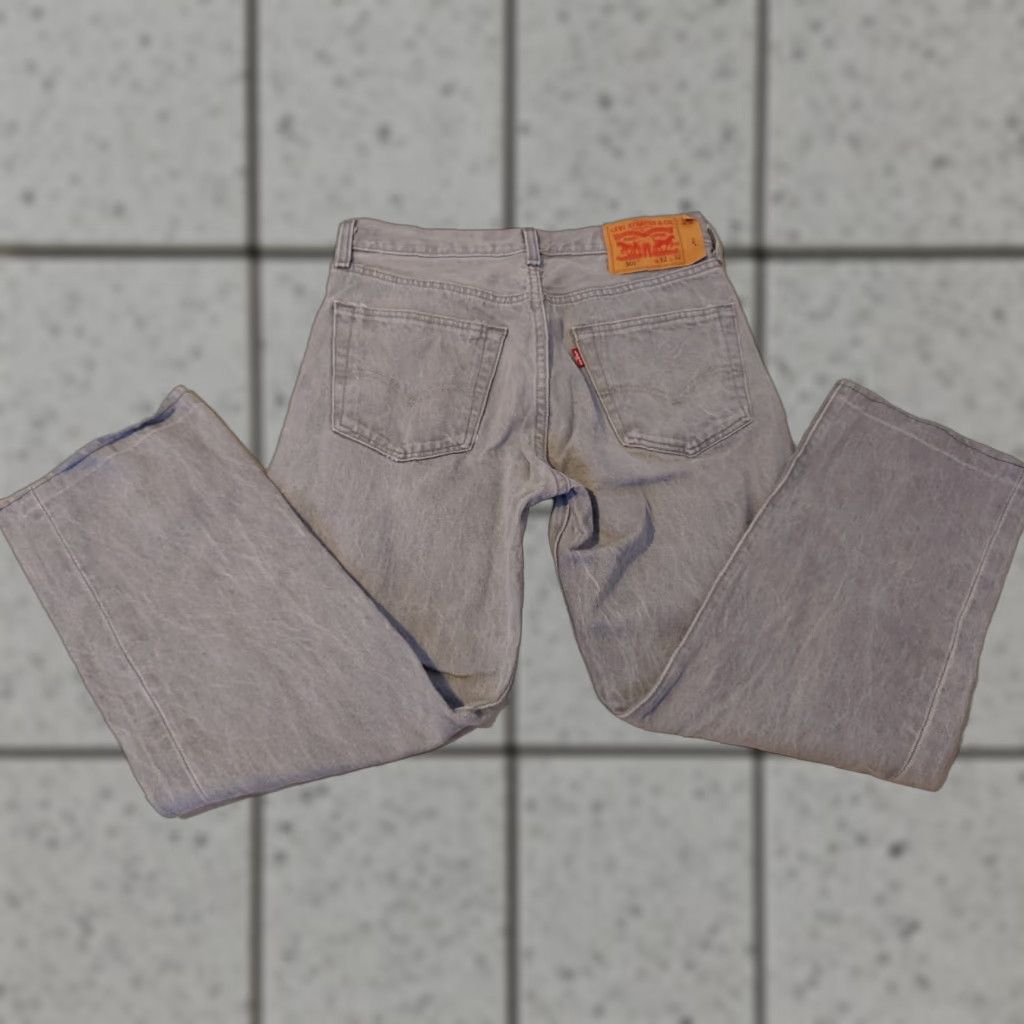 Levi's VINTAGE Levi's 501 Jeans 32x32 Straight Gray Denim Pants Men Size 32 Inseam 32 Regular 501 Model Mens Manufactured Code: Levi's 501 Size US 32 / EU 48 - 1 Thumbnail