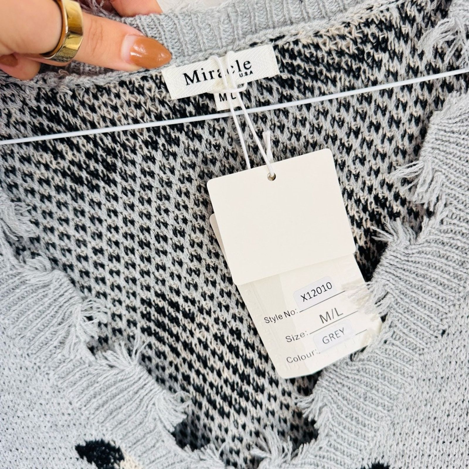 Nordstrom NEW MIRACLE Grey Distress Animal Fringe $85 Pullover Sweater Size M / US 6-8 / IT 42-44 - 5 Thumbnail