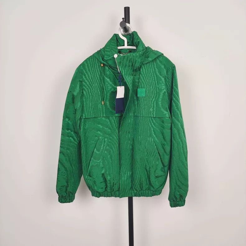 Louis Vuitton Louis Vuitton Green rendering full printed logo zipper ass Size US S / EU 44-46 / 1 - 1 Thumbnail