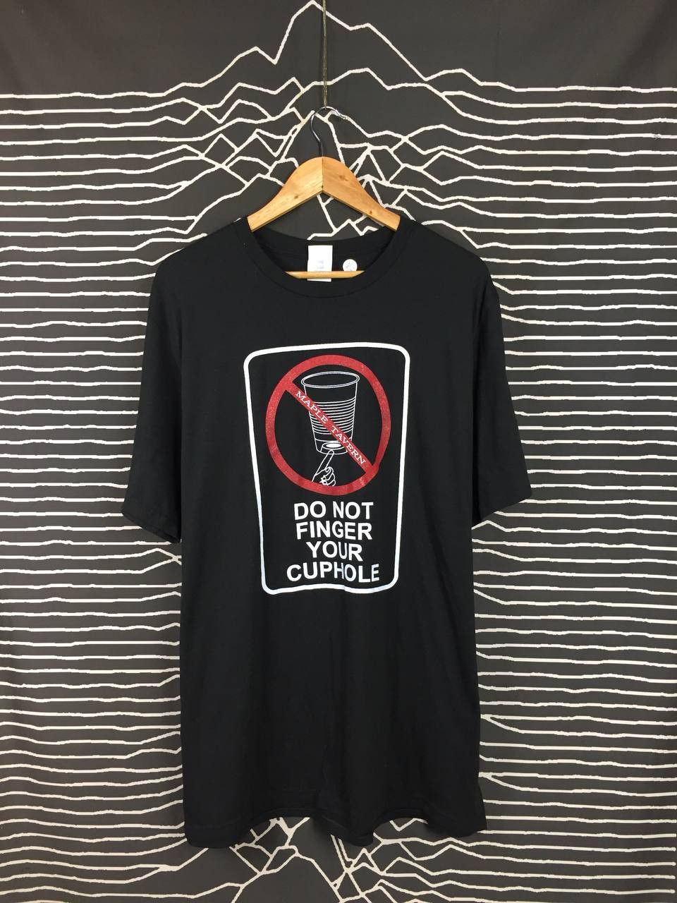 Vintage Vtg Maple Tavern Do Not Finger Your Cup Hole Funny Humor Tee Size US XXL / EU 58 / 5 - 1 Thumbnail