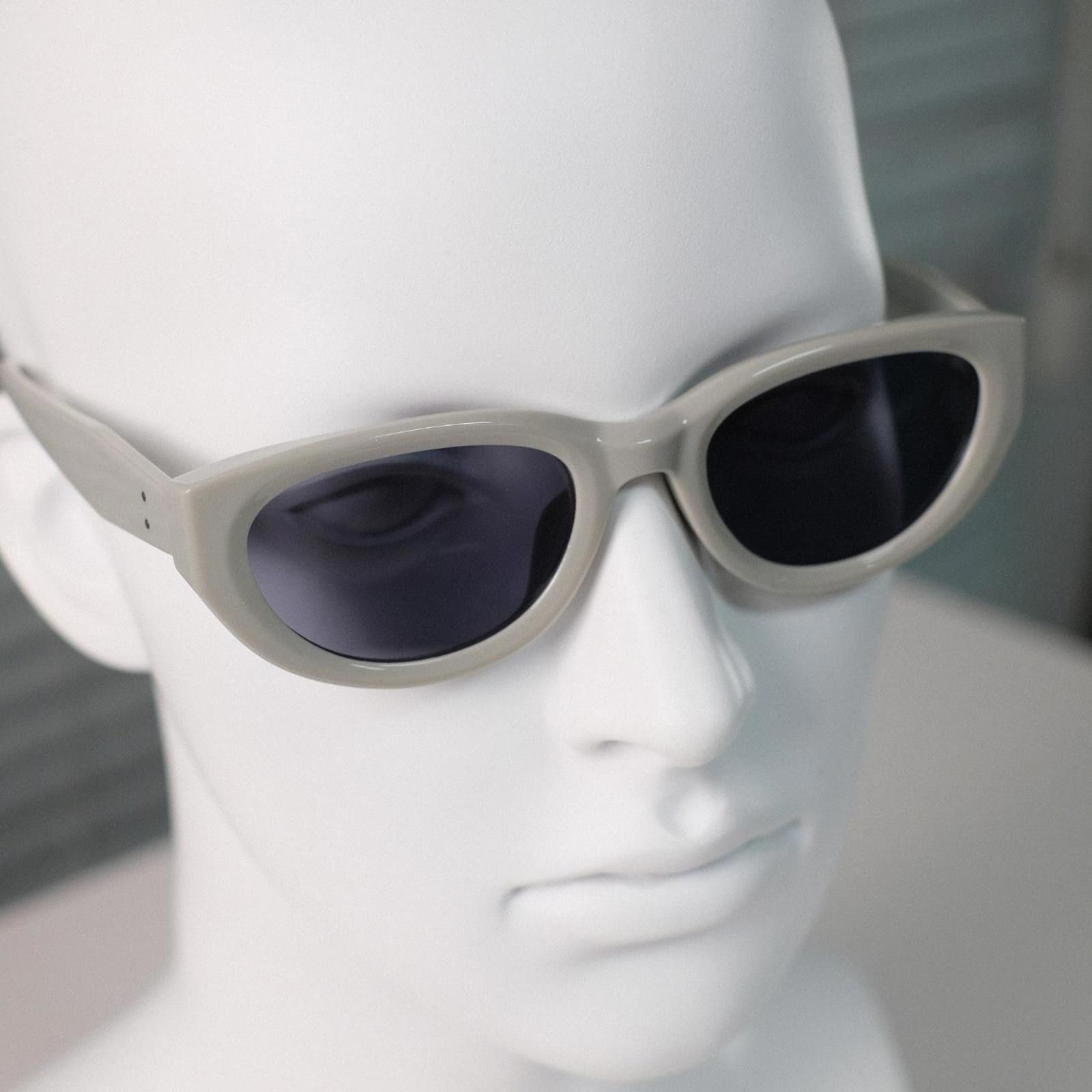 Japanese Brand Vtg Vintage Y2k Avant Garde Cat Eye Gray Sunglasses Unisex Size ONE SIZE - 5 Thumbnail