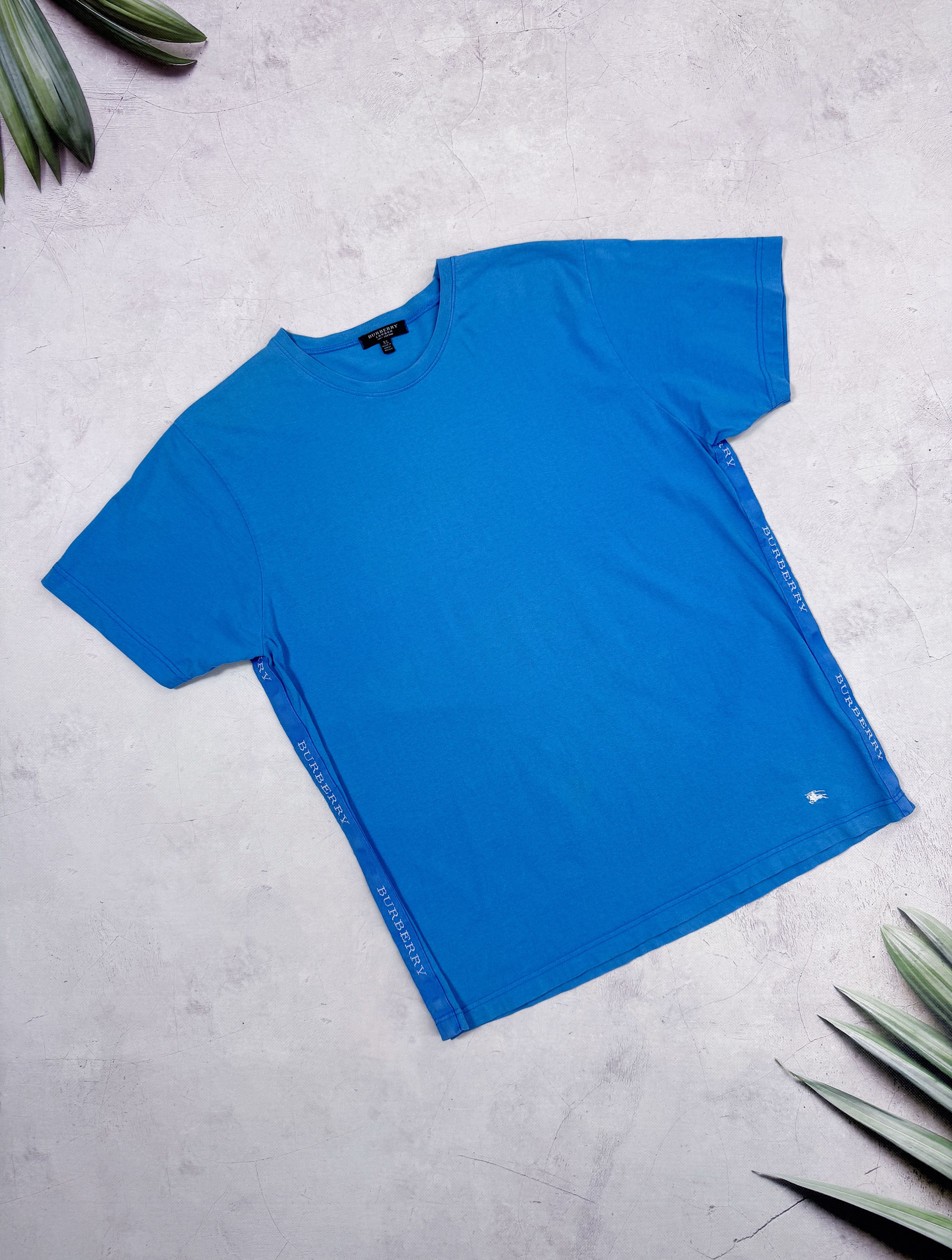 Burberry Vintage Burberry London T-Shirt Lampas Logo Blue Cotton Size US M / EU 48-50 / 2 - 6 Thumbnail