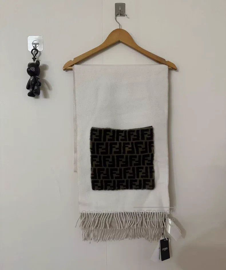 Fendi Fendi size 38*215 cm White double old flower pocket cashmer Size ONE SIZE - 1 Thumbnail