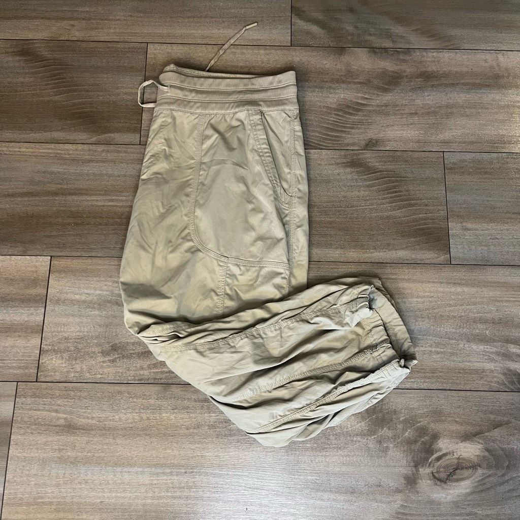 The North Face The North Face Women’s Capri Pants Khaki Size XL Hiking Trek Size 32" / US 10 / IT 46 - 1 Thumbnail