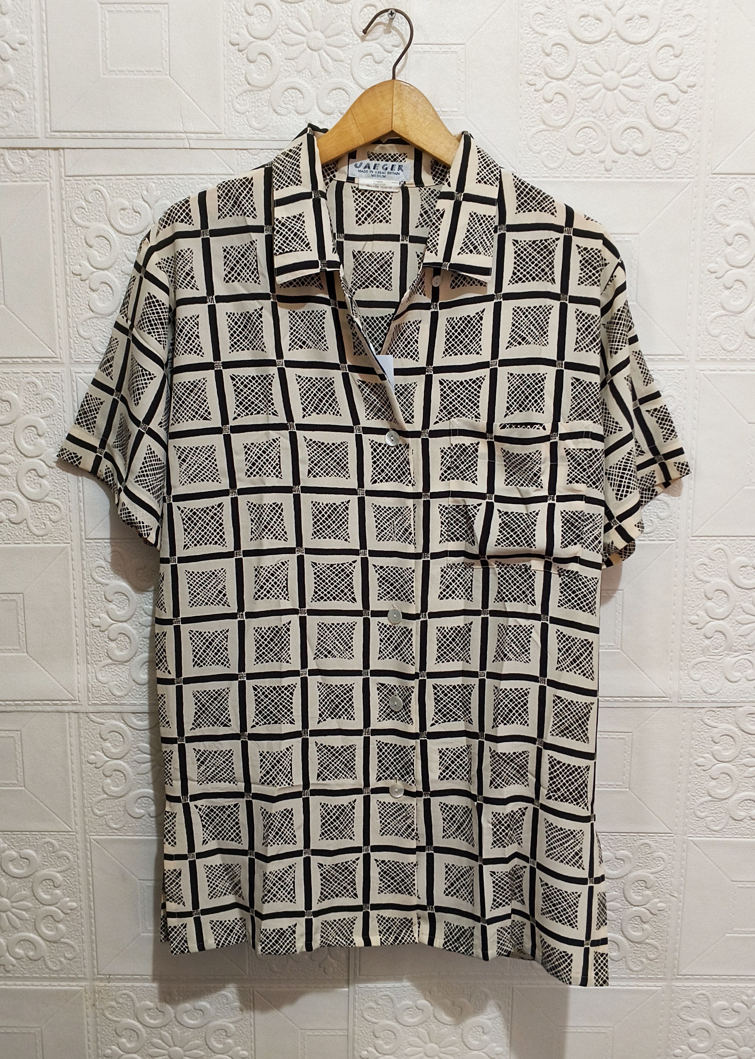 Jaeger JAEGER OPEN COLLAR BUTTON SHIRT Size US M / EU 48-50 / 2 - 1 Thumbnail