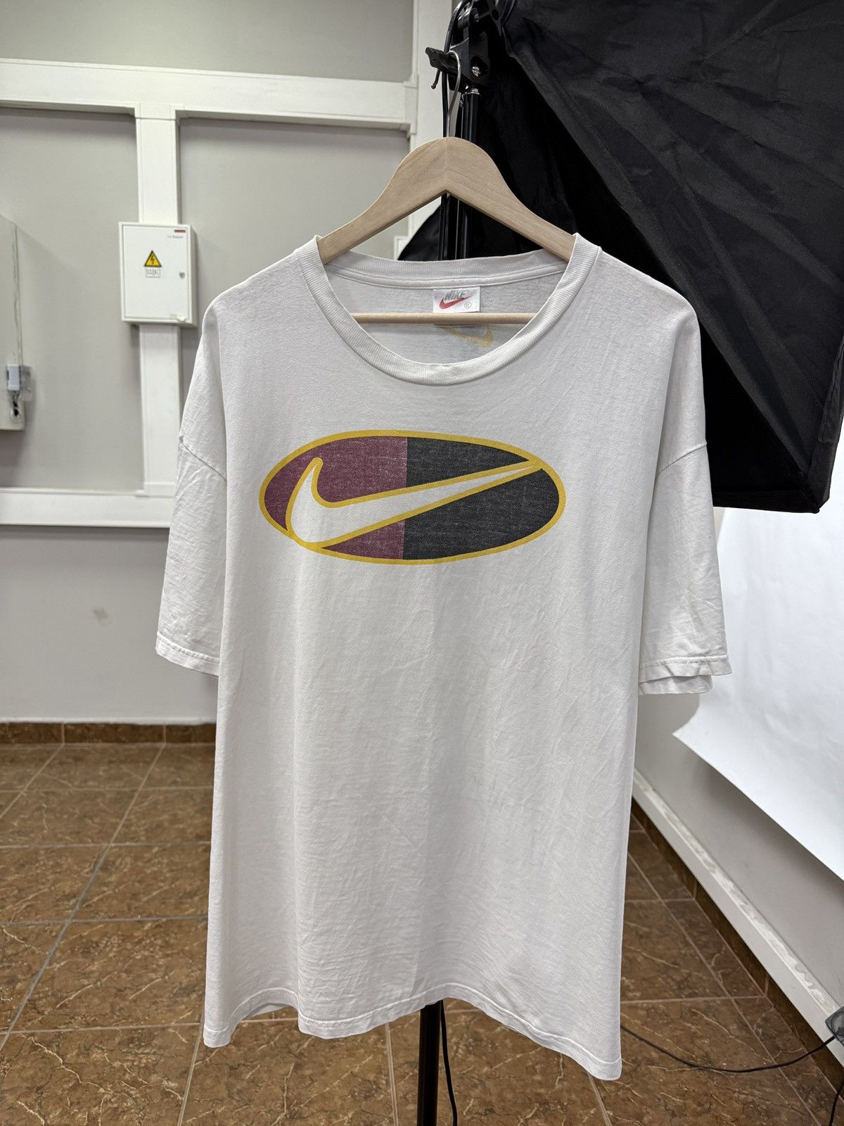 Nike × Vintage 🇺🇸 Vintage 90s Nike Made in USA Y2K T-Shirt Rare Retro Hype Size US XL / EU 56 / 4 - 1 Thumbnail