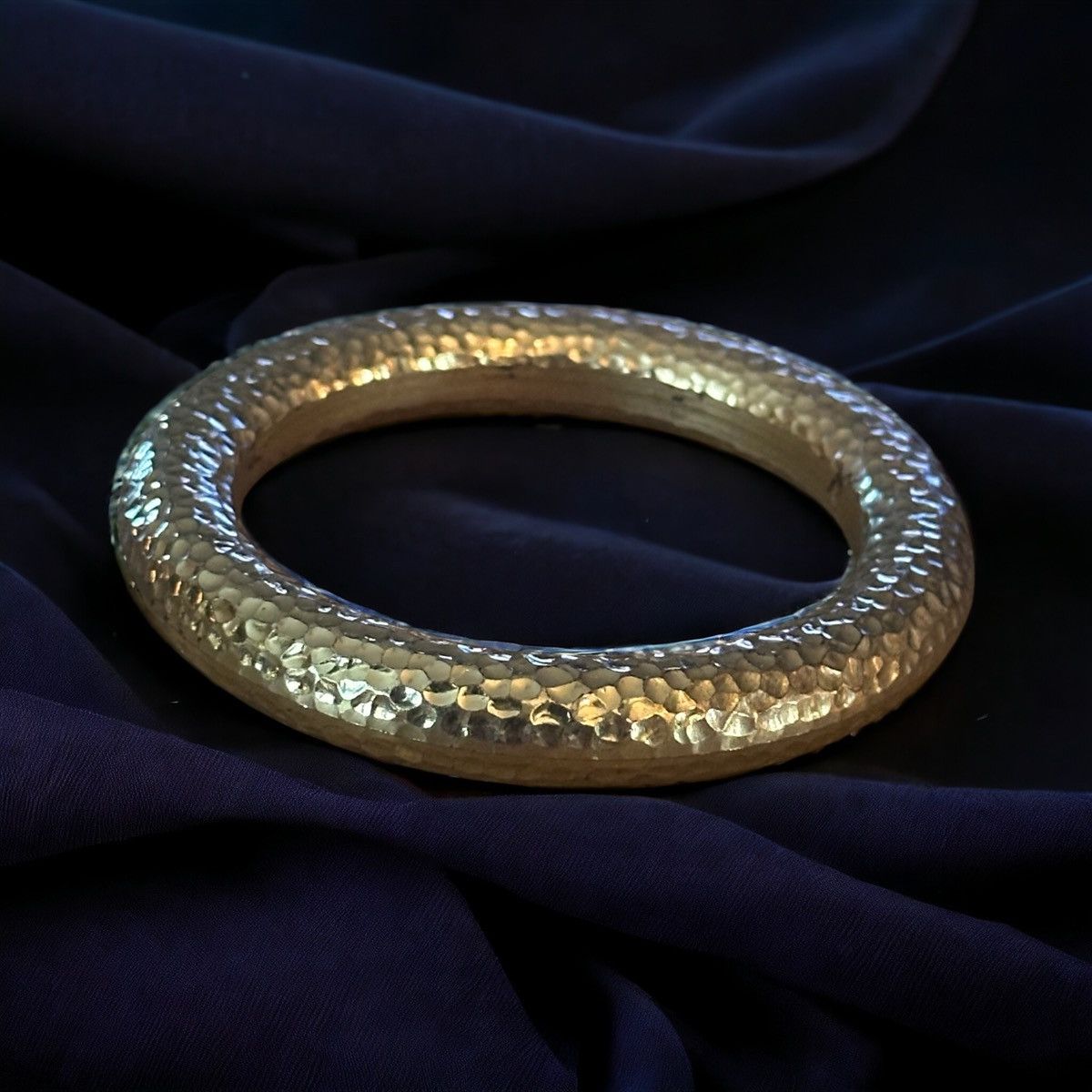 Other Gold tone hammered round bangle bracelet Size ONE SIZE - 1 Thumbnail