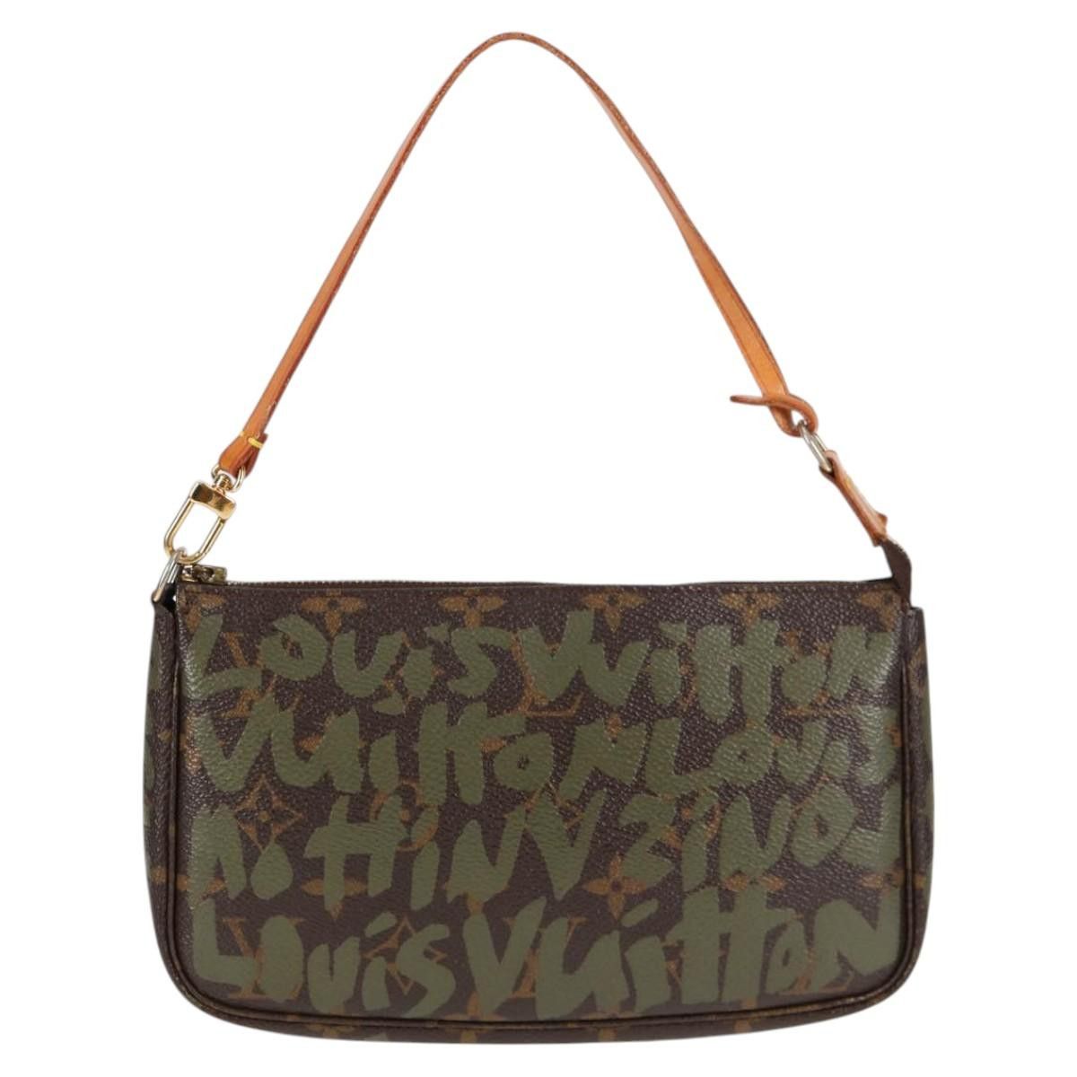Louis Vuitton Pochette Accessoire clutch