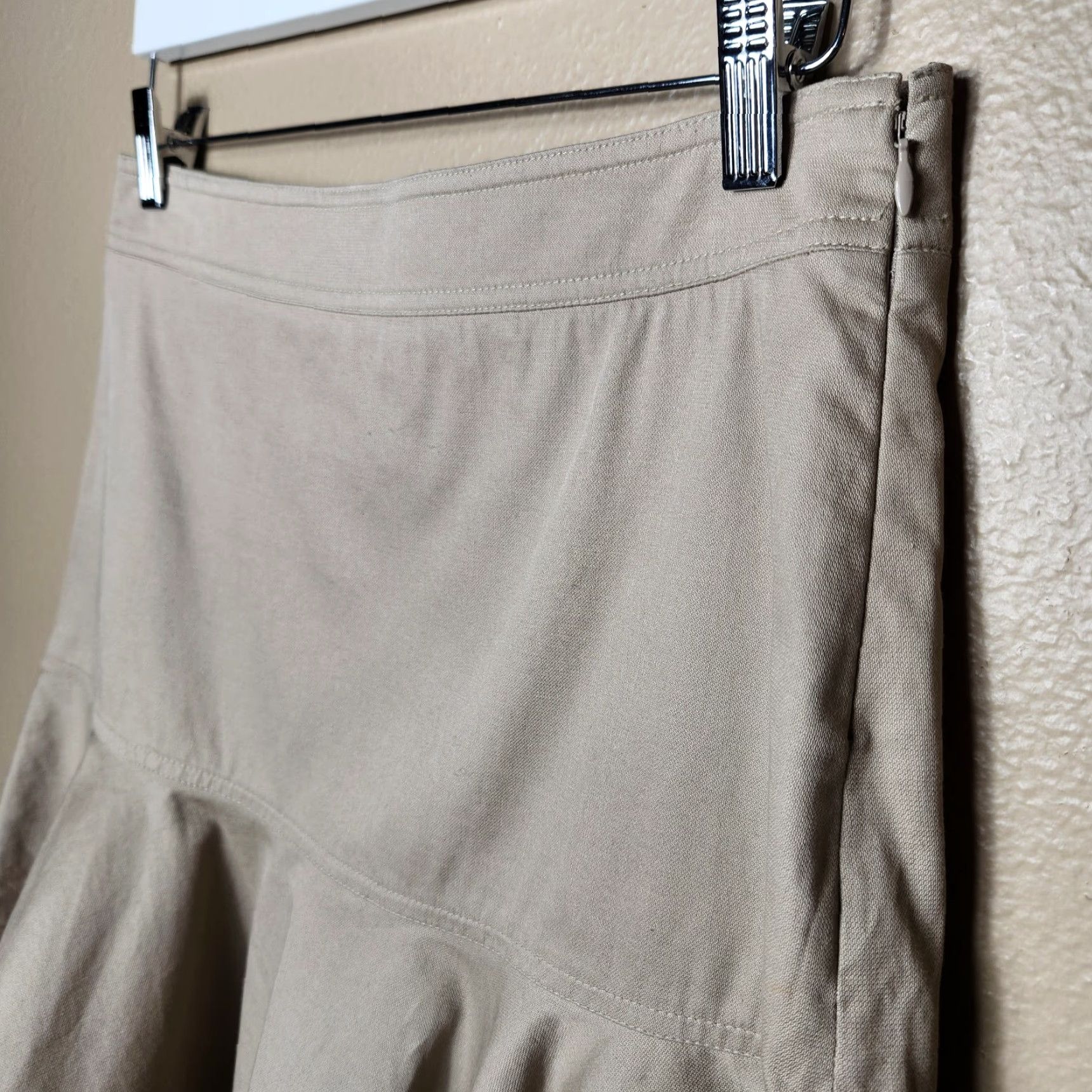 Club Monaco Club Monaco Womens Skirt Size 4 Khaki Beige Flounce Trumpet Size 27" / US 4 / IT 40 - 2 Thumbnail
