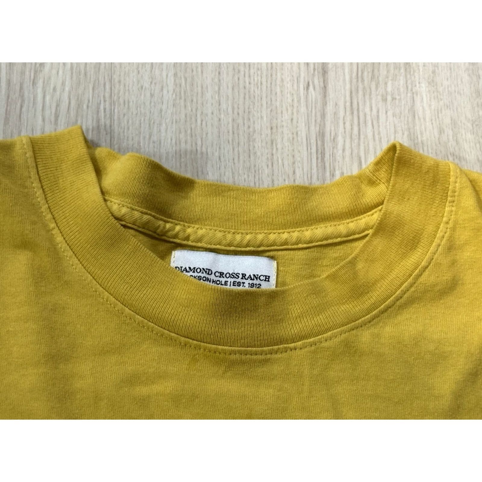 Vintage Diamond Cross Ranch Jackson Hole Ski Club Shirt Large Men Crew Neck Short Sleeve Yellow Graphic Print Vintage No Size US L / EU 52-54 / 3 - 5 Thumbnail