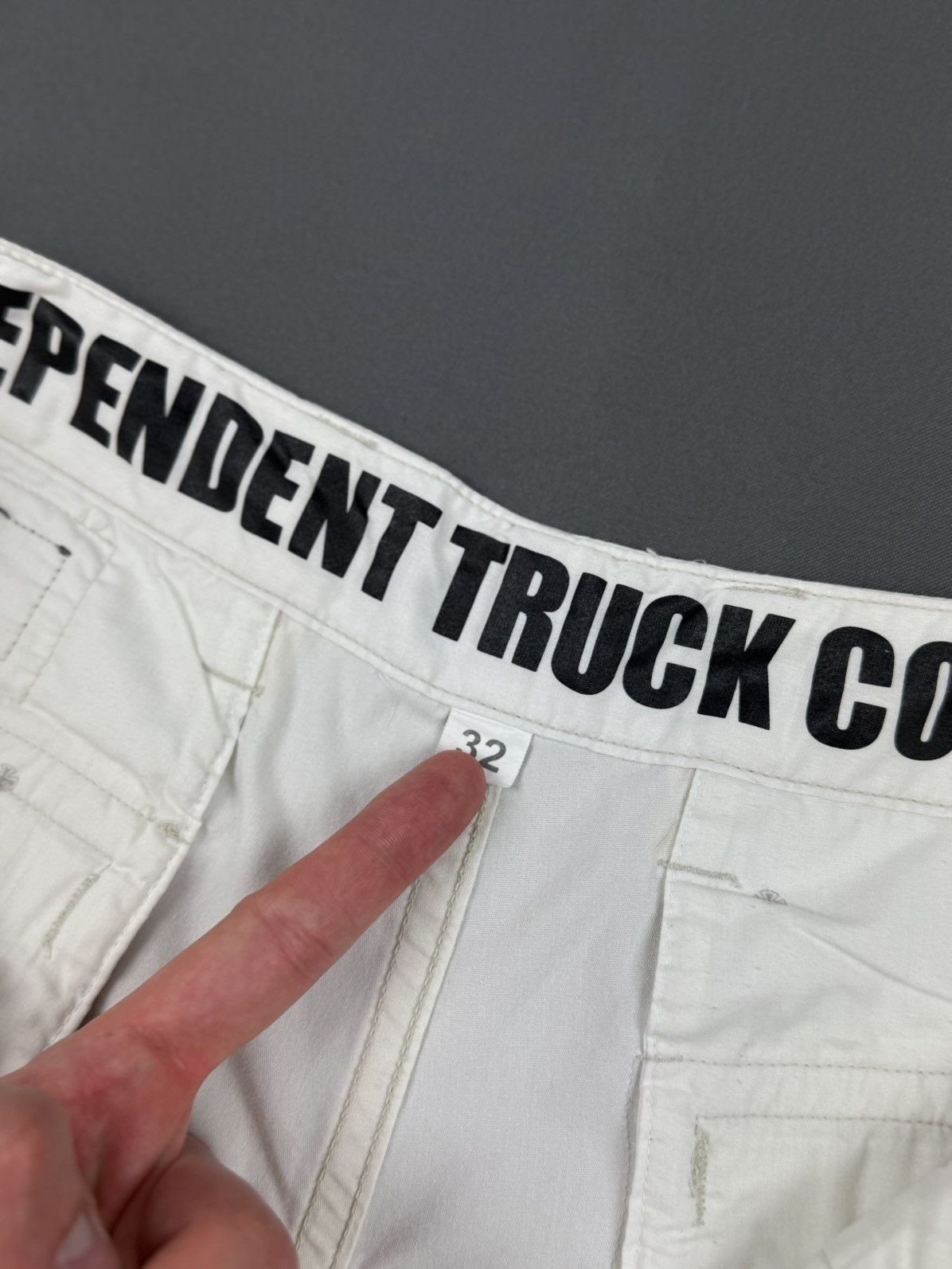 Shorty's Skateboards Vintage Independent Truck Co Cross Logo Cargo Shorts Size US 32 / EU 48 - 8 Thumbnail