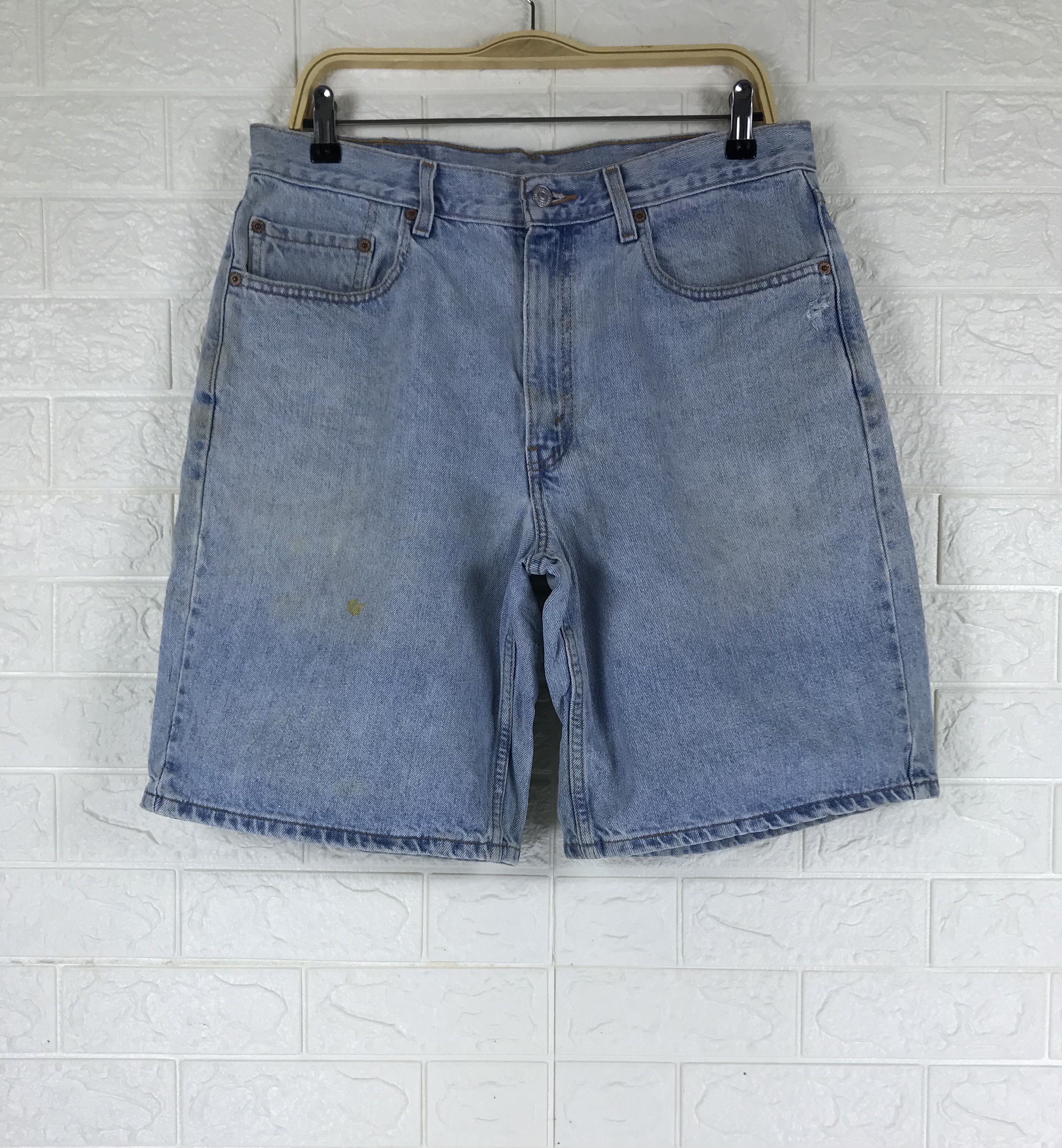 Levi's Vintage Levi's 550 Relaxed Fit Light Wash Short Jeans Size US 34 / EU 50 - 1 Thumbnail