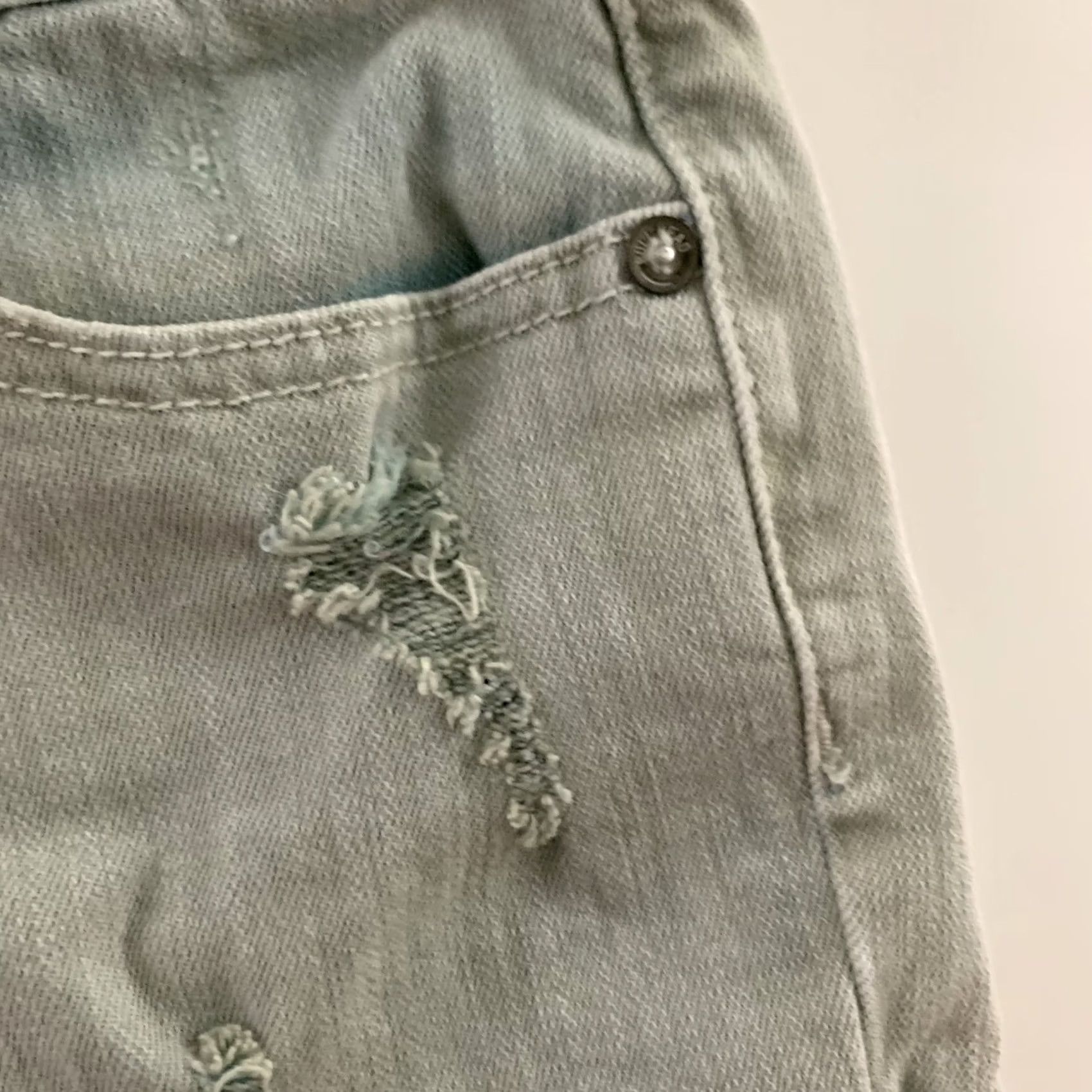 Vintage Bullhead Distressed Denim Light Wash Blue Shorts Women's 7 Cotton Spandex Blend Denim Shorts Bullhead Women 7 Blue XS? Size 28" / US 6 / IT 42 - 3 Thumbnail