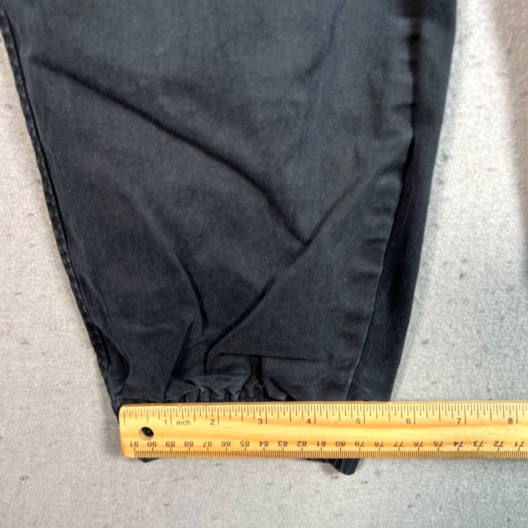 Uniqlo Uniqlo Mens Pants Chino 29 Black Cotton Blend Flat Front Tapered Inseam 28 Regular Waist 31 Size Type: Regular Mens Size US 29 - 7 Thumbnail