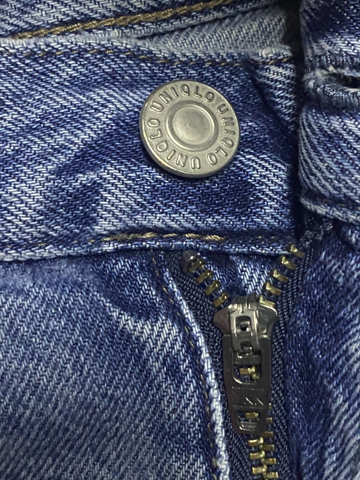 Uniqlo Vintage Uniqlo Light Wash Baggy Jeans Size US 27 - 8 Thumbnail
