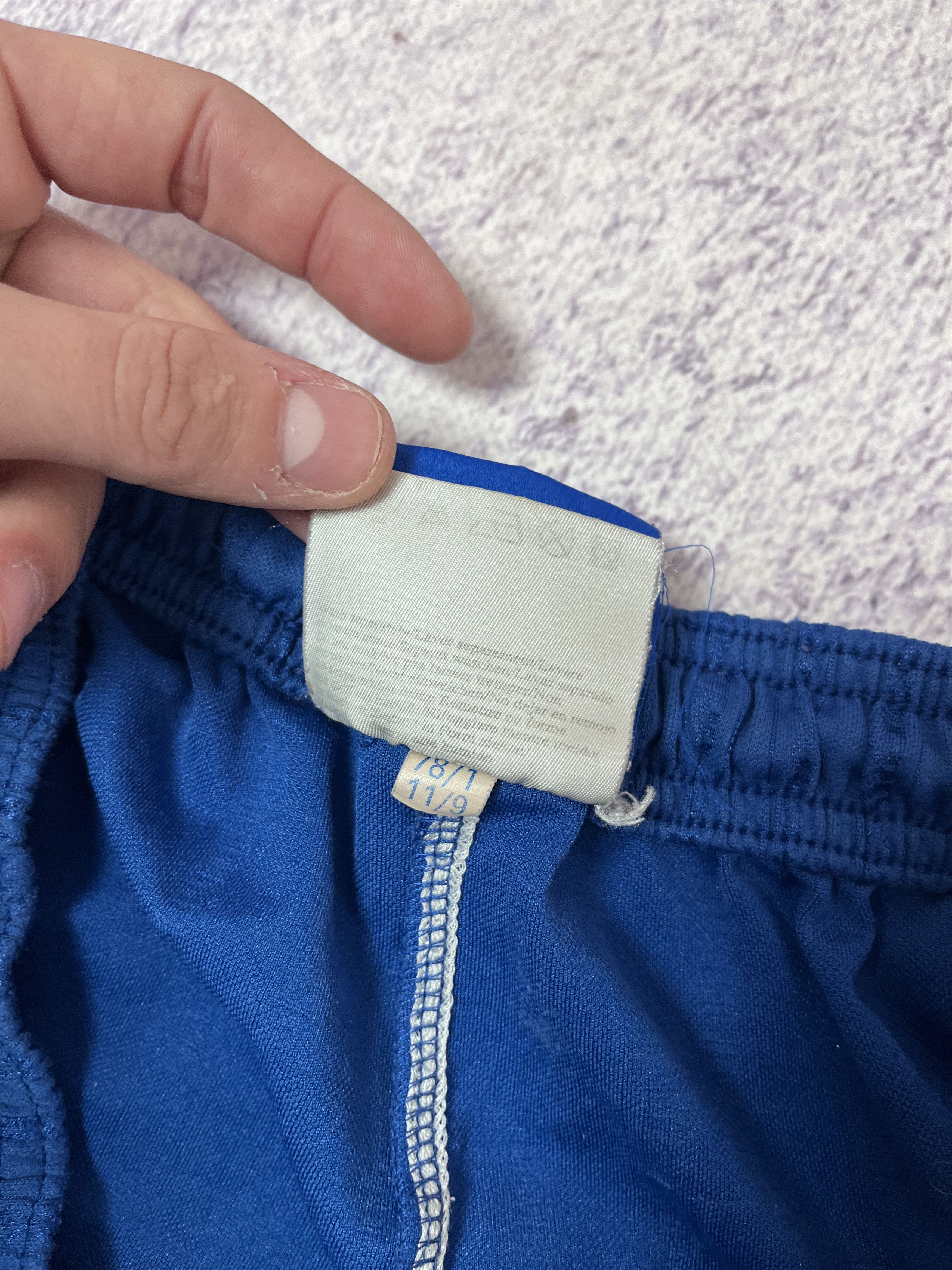 Umbro × Vintage Vintage mens short Umbro size 32 Size US 32 / EU 48 - 8 Thumbnail
