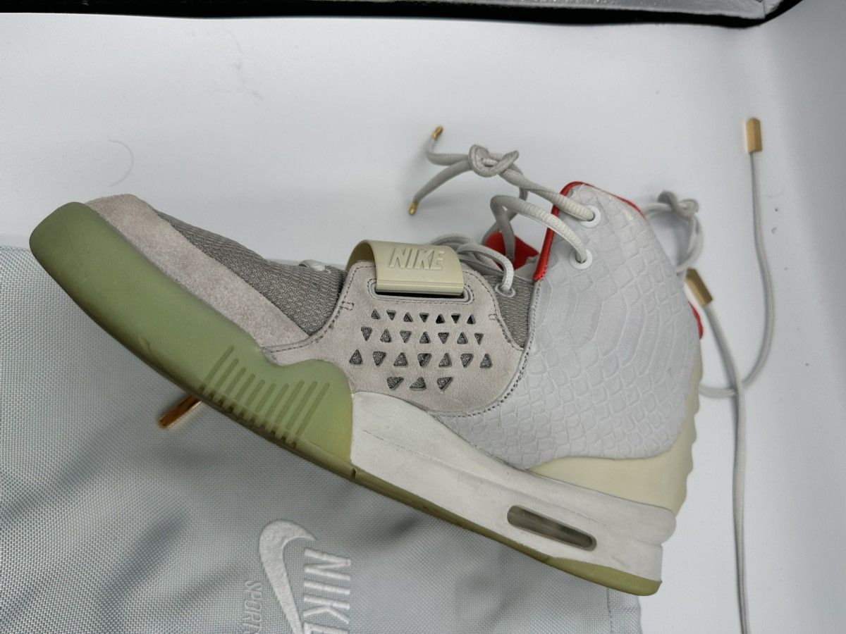 Kanye West × Nike Nike Air Yeezy 2 Platinum Size US 13 / EU 46 - 16 Thumbnail
