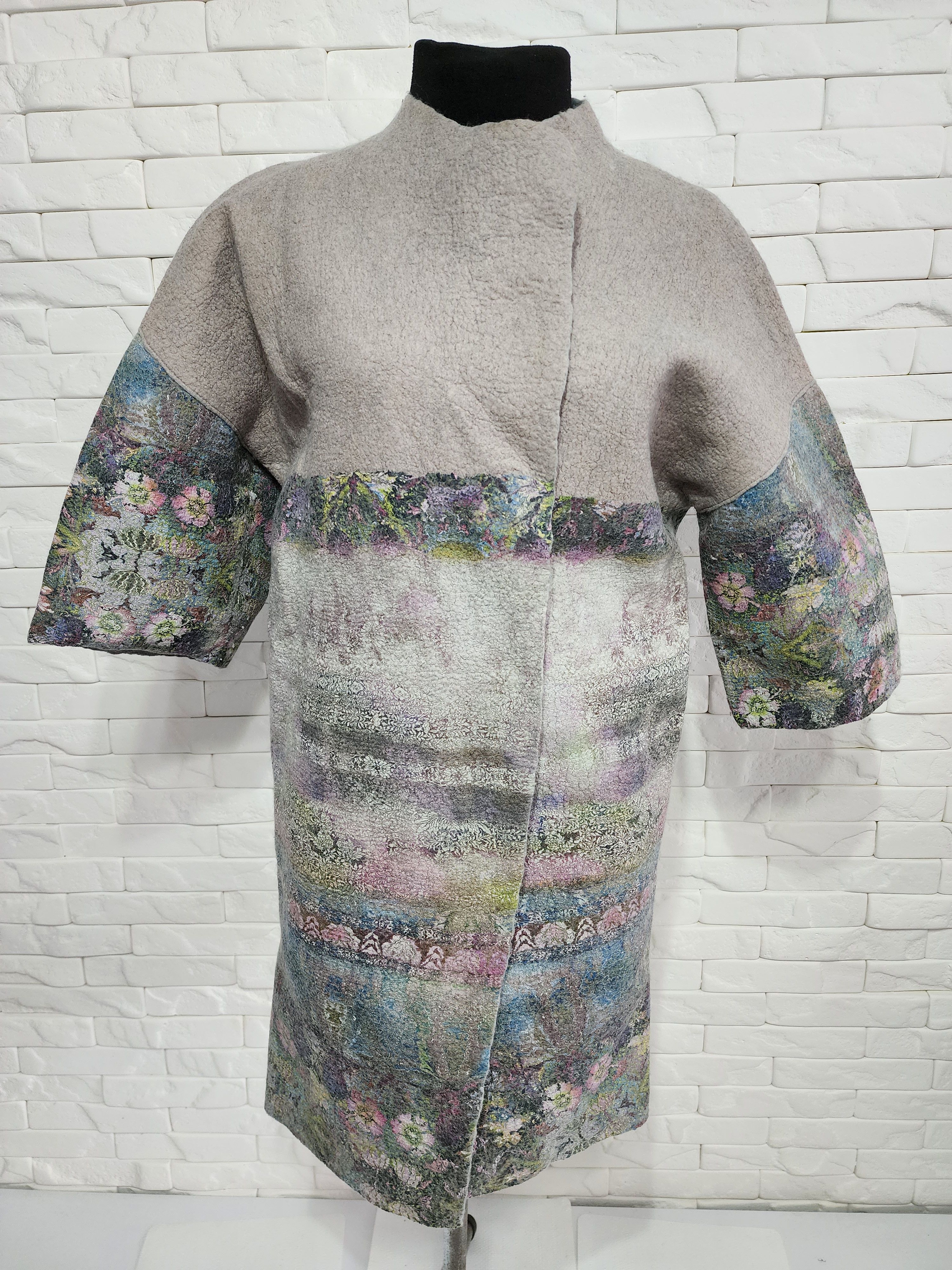 Handmade Women's coat made of felted genuine wool and silk. Size XL / US 12-14 / IT 48-50 - 1 Thumbnail