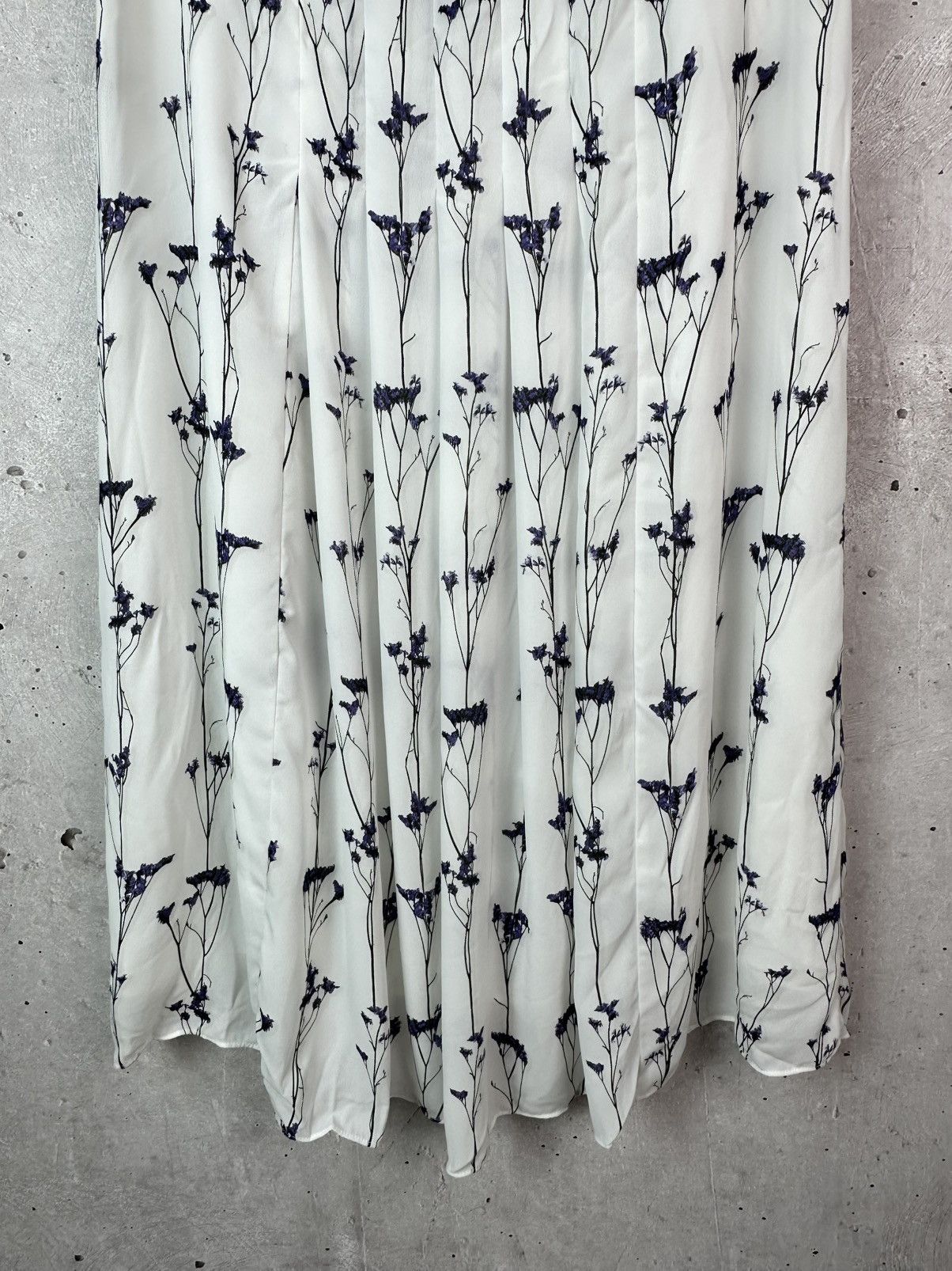 Reiss Reiss Aislin Print Flowers White Long Sleeve Shirt + Skirt Size S / US 4 / IT 40 - 16 Thumbnail