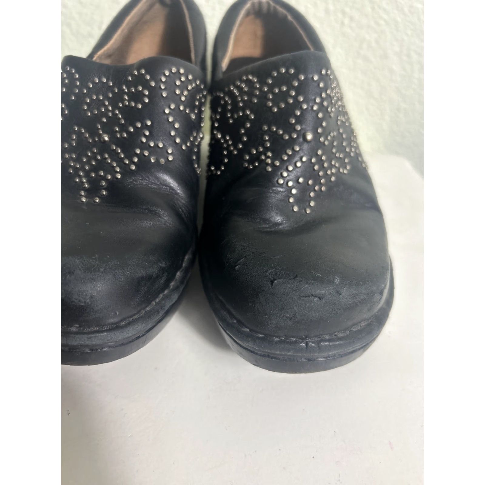 Ariat Ariat Strathmore Clog Women 7.5 Black Leather Western Slip On Mules Studded Wedge Heel Rubber Outsole Casual Workwear Size ONE SIZE - 7 Thumbnail