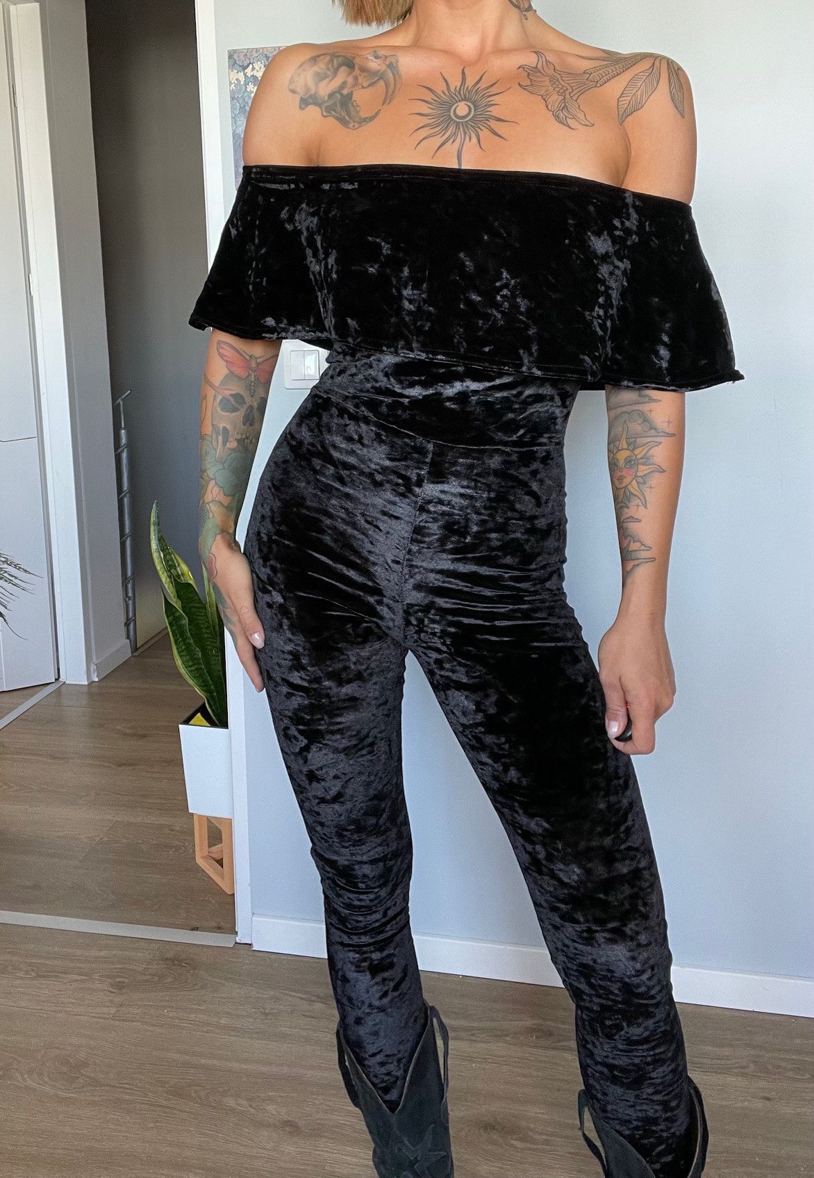 Other Black Velvet Jumpsuit Catwoman Halloween Frill Size 28" / US 6 / IT 42 - 4 Thumbnail