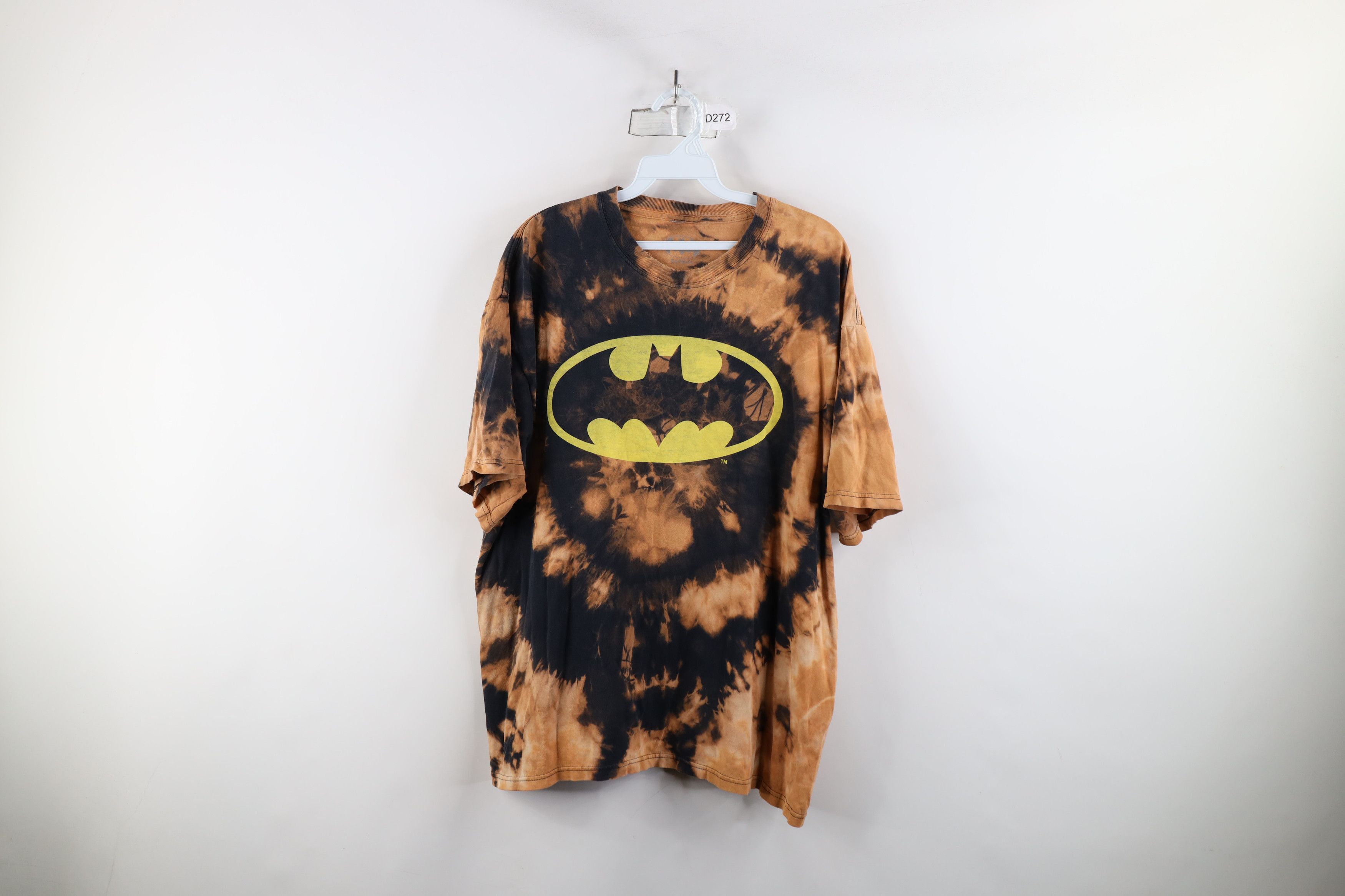 Vintage Vintage DC Comics Wash Batman Symbol Short Sleeve T-Shirt Size US XL / EU 56 / 4 - 1 Thumbnail