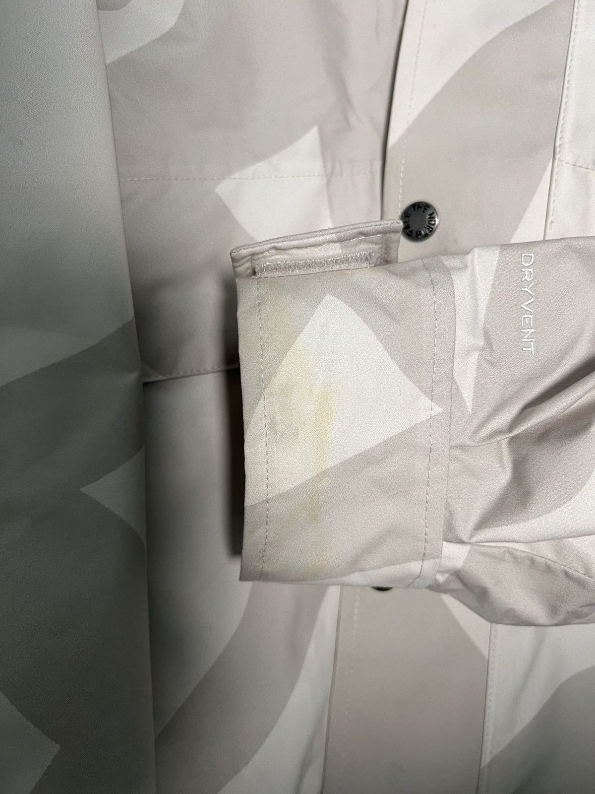 Kaws × The North Face Kaws TNF Mountain Jacket Size US M / EU 48-50 / 2 - 6 Thumbnail