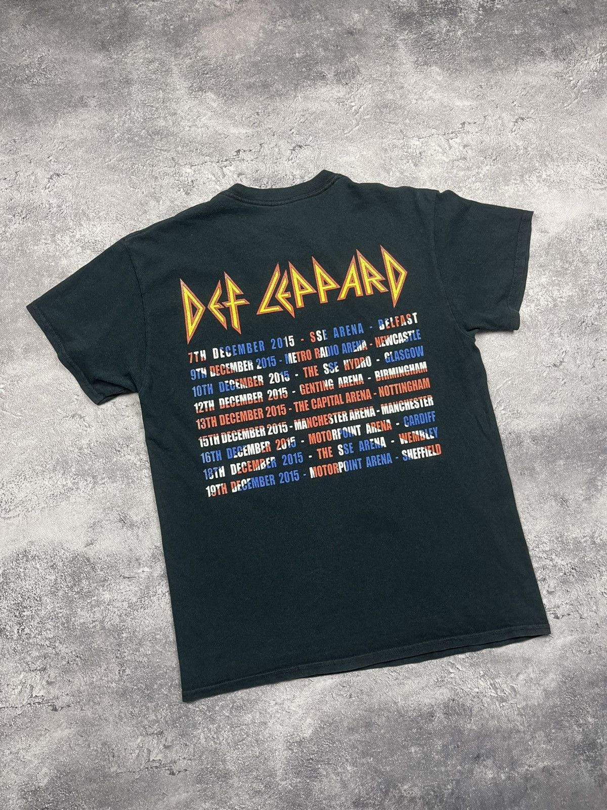 Def Leppard Vintage Def Leppard Tour Band 2015 Heavy Metal Rock T-Shirt Size US M / EU 48-50 / 2 - 12 Thumbnail