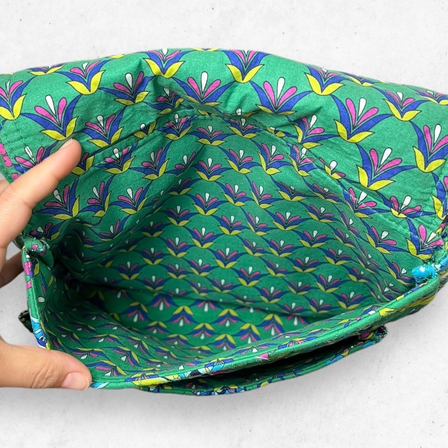 Vera Bradley Vera Bradley Emerald Paisley Mailbag Crossbody Shoulder Bag Size ONE SIZE - 9 Thumbnail