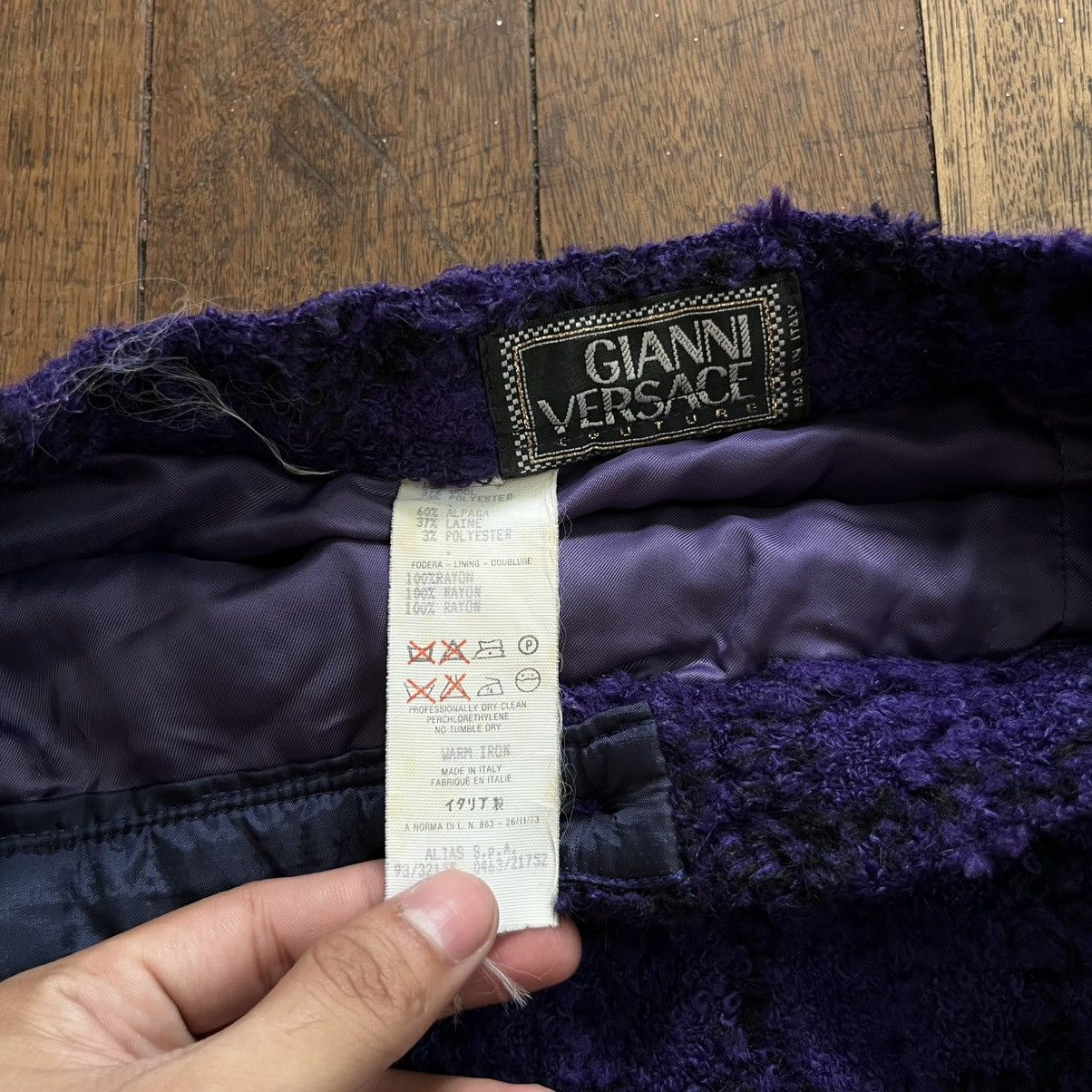 Versace FW 1993-1994 Gianni Versace Couture Boucle Jacket And skirt Size XS / US 0-2 / IT 36-38 - 8 Thumbnail