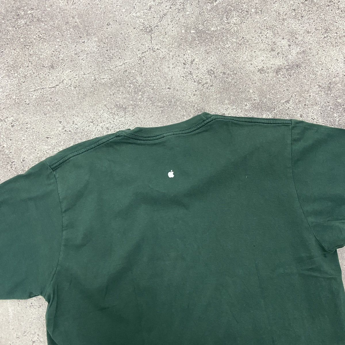 Apple Vintage 00s Apple Creative Creatures tee promo iPhone iPad Size US L / EU 52-54 / 3 - 4 Thumbnail