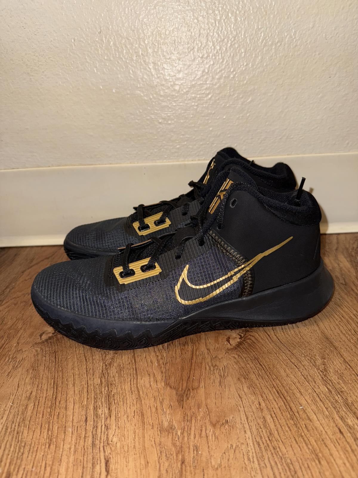 Nike Nike Kyrie Flytrap 4 Black Metallic Gold Size US 7.5 / EU 40-41 - 1 Thumbnail