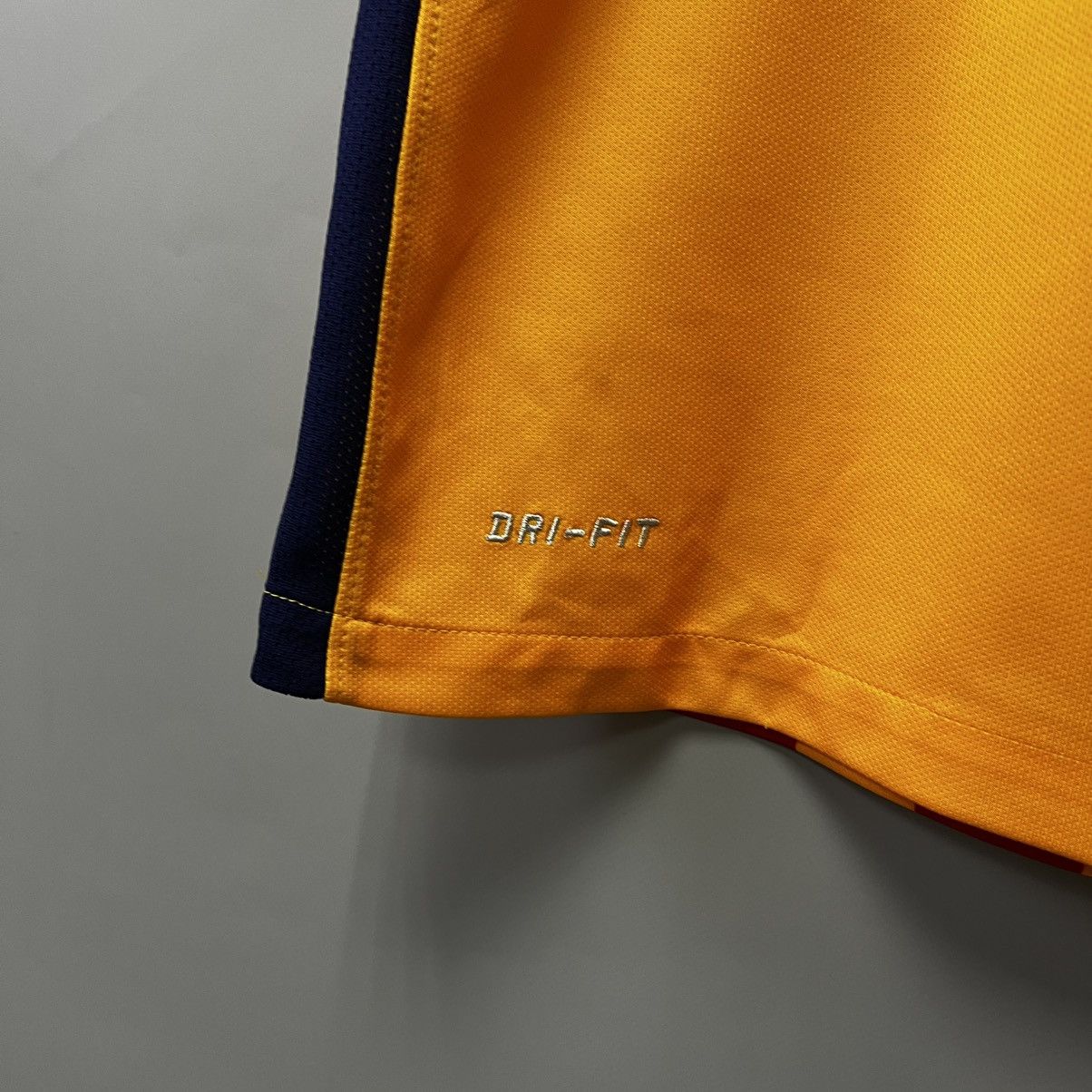 Nike Nike Barcelona FCB 2015/16 Away Football Soccer Shirt Jersey Size US S / EU 44-46 / 1 - 8 Thumbnail