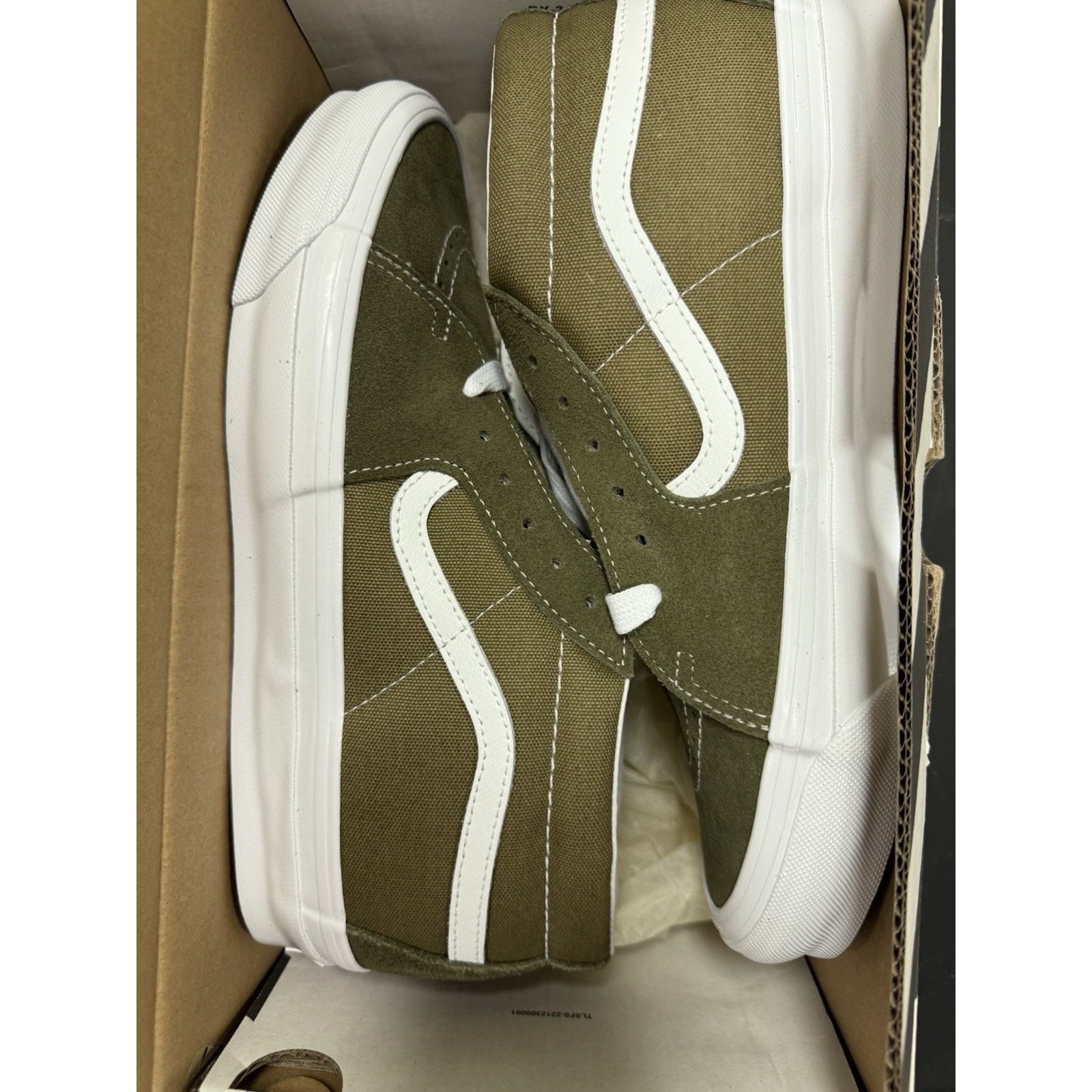 Vans Vans OG Sk8-Mid Lx Green/White Size 8.5m 10 W Brand NWB Size US 7.5 / EU 40-41 - 1 Thumbnail