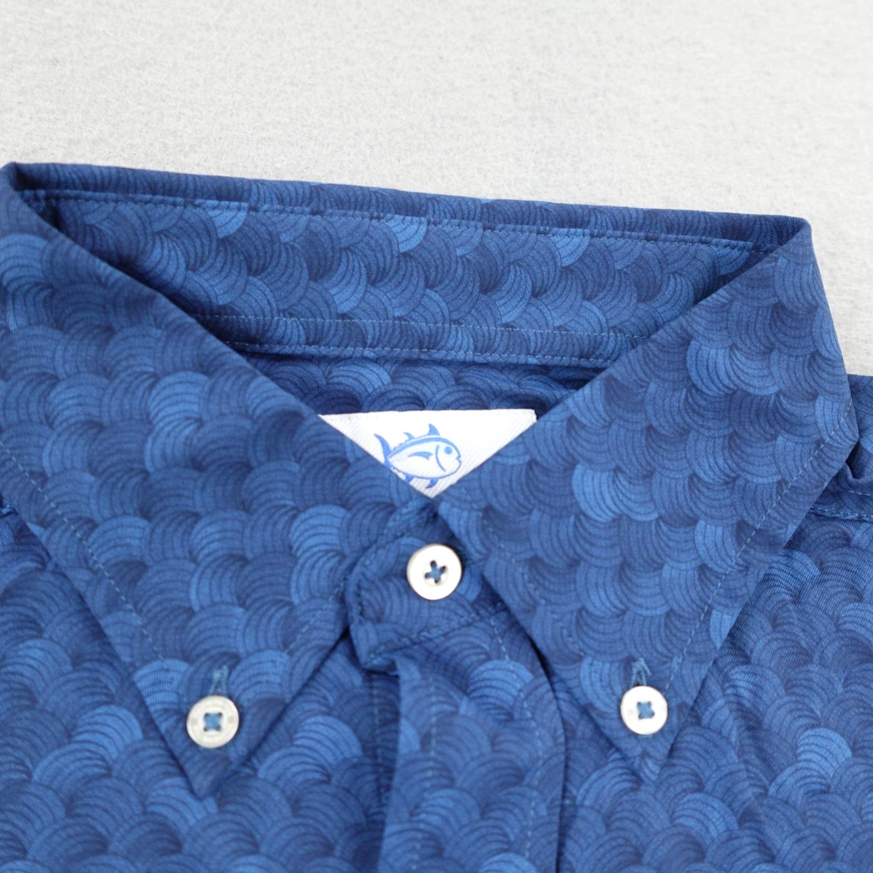 Southern Tide VINTAGE Southern Tide Shirt Mens Small Blue Fish Scale Wave Print Performance Button Up Size US S / EU 44-46 / 1 - 2 Thumbnail