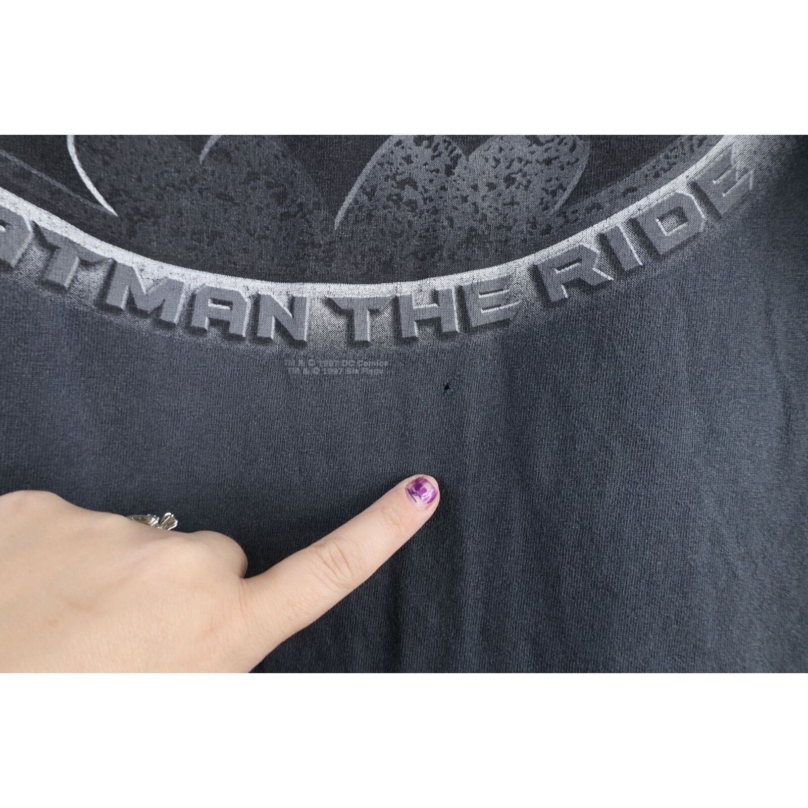 Vintage Vintage 90s Distressed Six Flags Batman The Ride T-Shirt Size US L / EU 52-54 / 3 - 5 Thumbnail