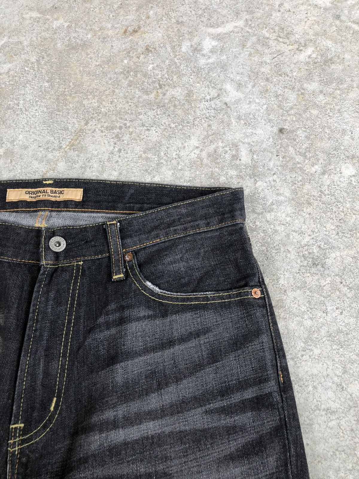 If Six Was Nine Flared Uniqlo Bootcut Distressed Jeans Size US 32 / EU 48 - 15 Thumbnail