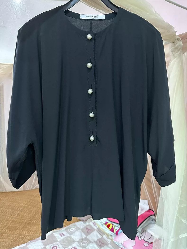Givenchy Givenchy Silk Button-Up Shirt - dmc Size US M / EU 48-50 / 2 - 1 Thumbnail