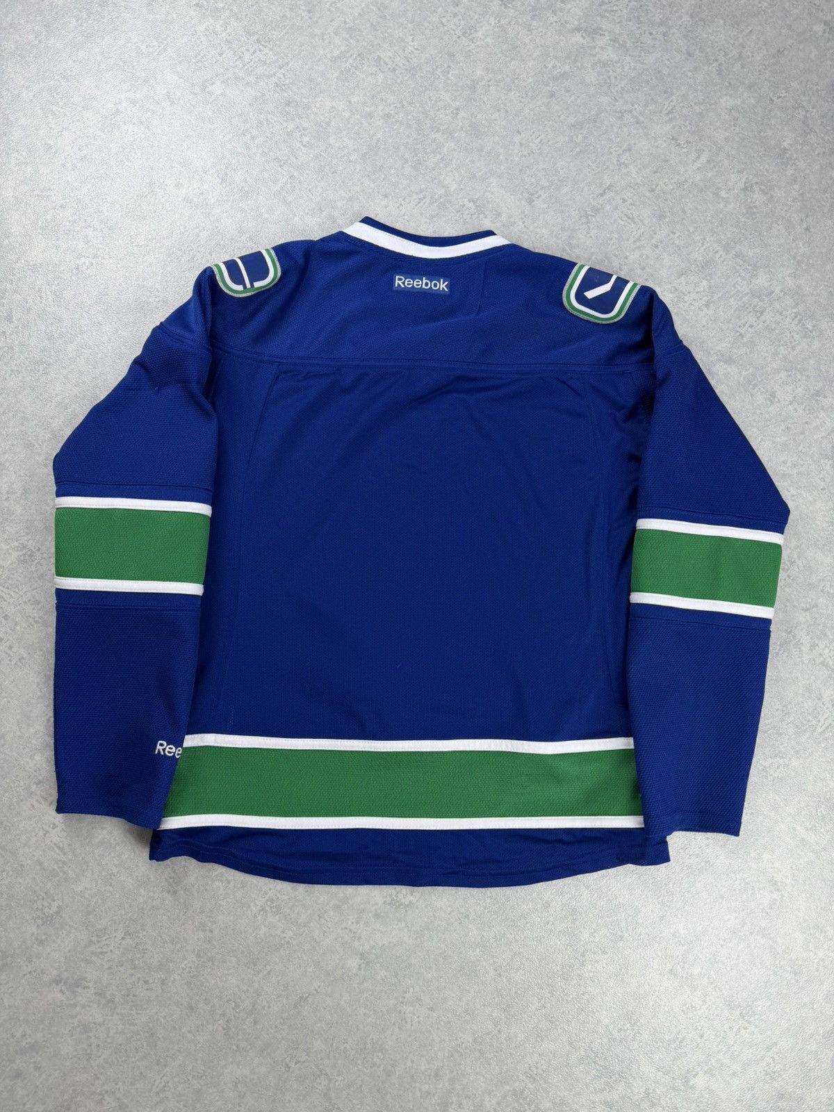 NHL Reebok NHL Vancouver Canucks Hockey Jersey Womens M Size M / US 6-8 / IT 42-44 - 11 Thumbnail