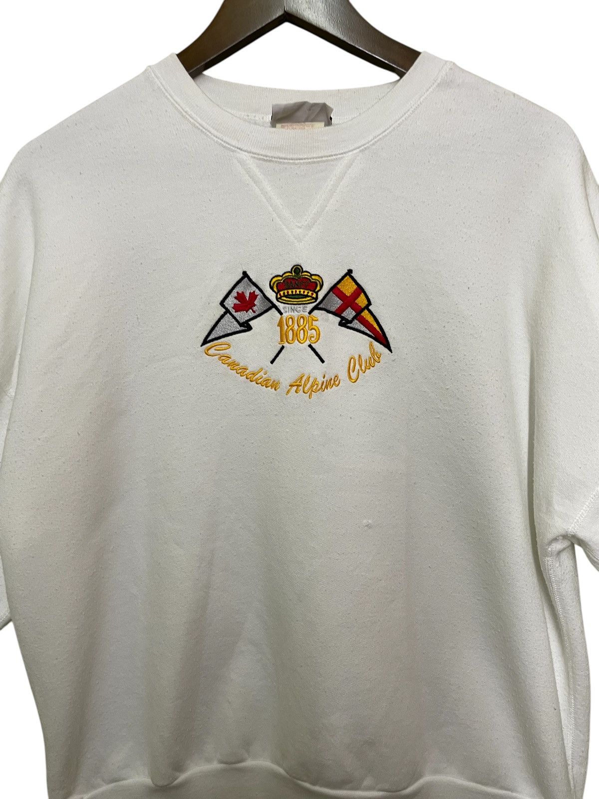 Other CARNADIAN ALPINE CLUB crewneck embroidered logo sweatshirt Size US L / EU 52-54 / 3 - 4 Thumbnail