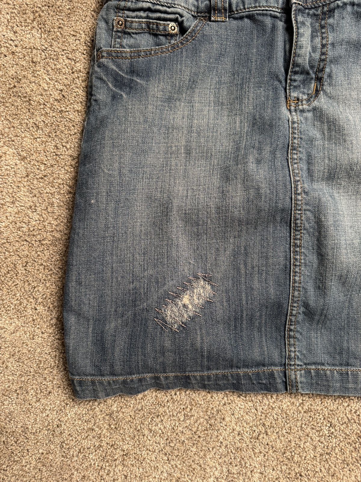 Point Zero POINT ZERO “MENDED” DENIM SKIRT Size 30" / US 8 / IT 44 - 3 Thumbnail